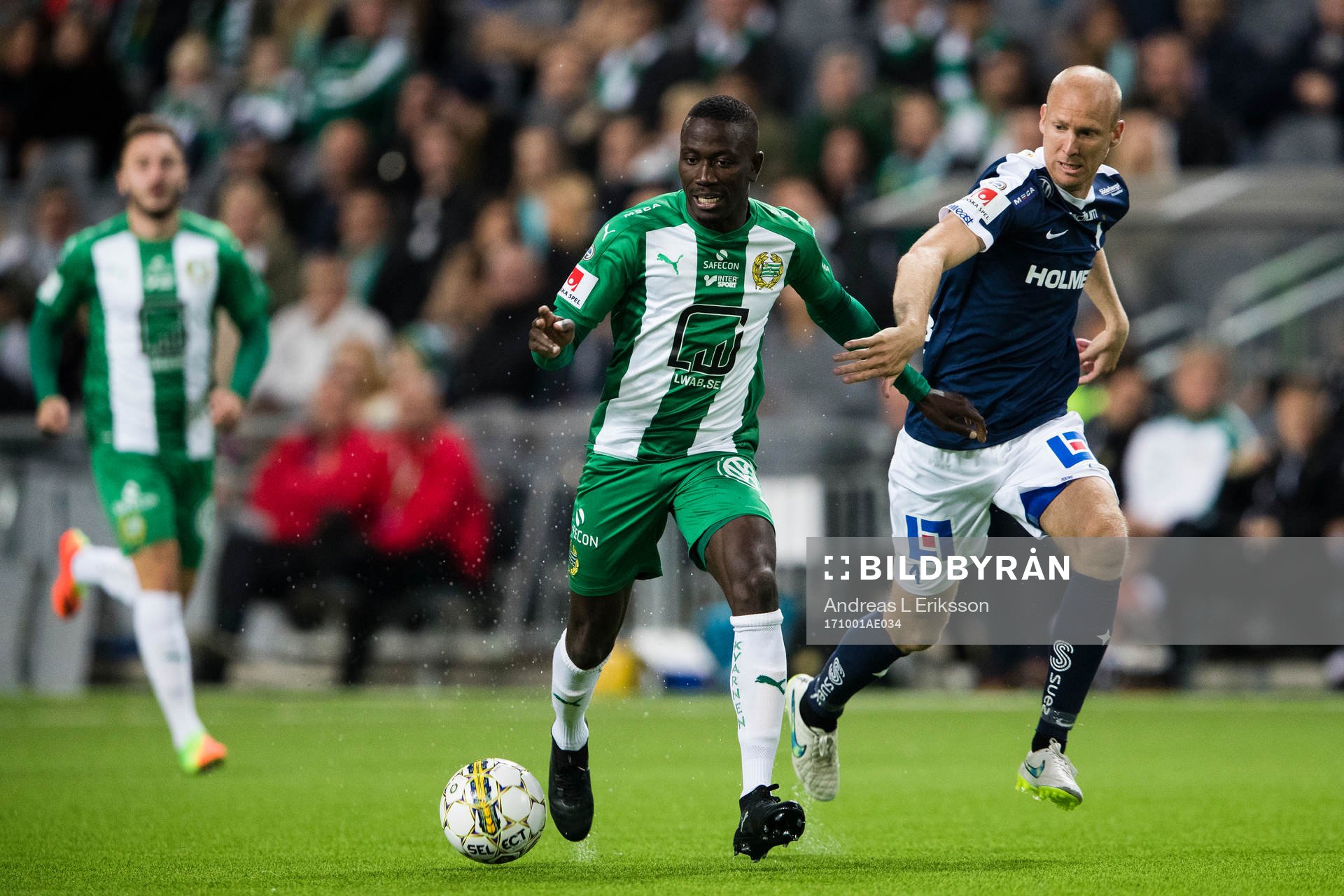 Hammarbys Pa Amat Dibba i kamp om bollen med Norrköpings