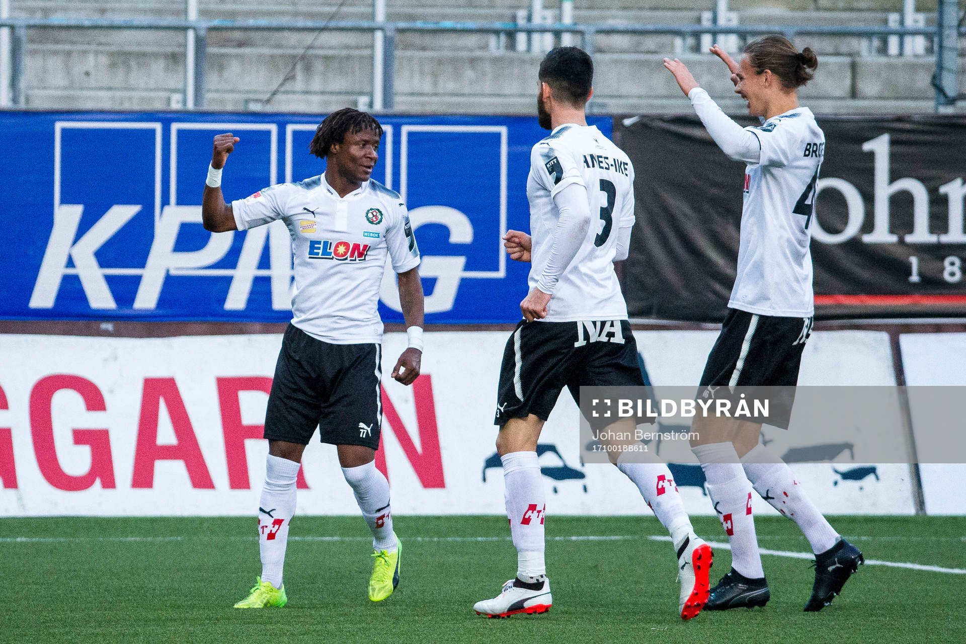 Örebros Kennedy Igboananike jublar