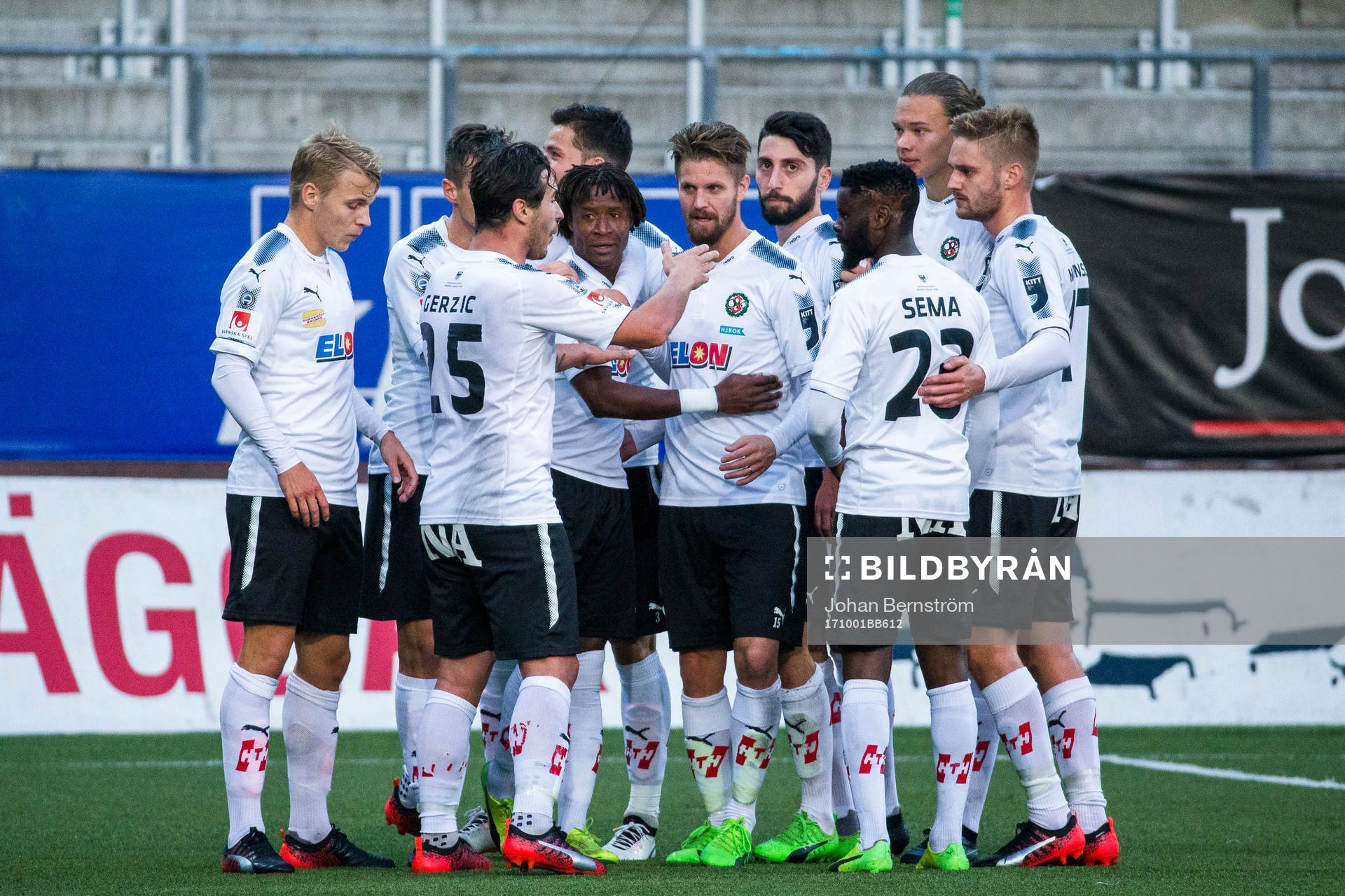 Örebros Kennedy Igboananike jublar