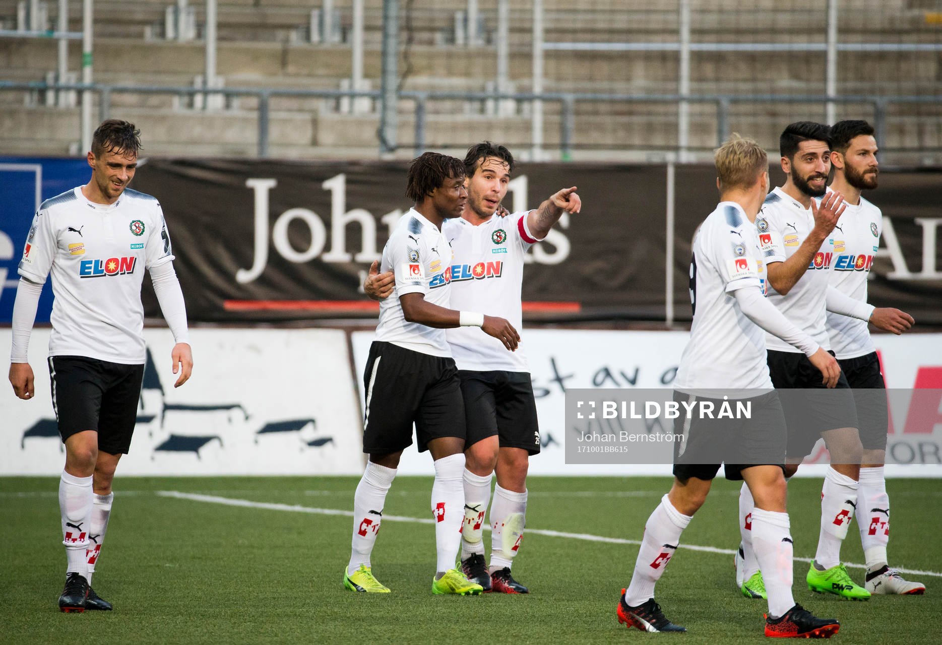 Örebros Kennedy Igboananike jublar med 1-0 med Nordin