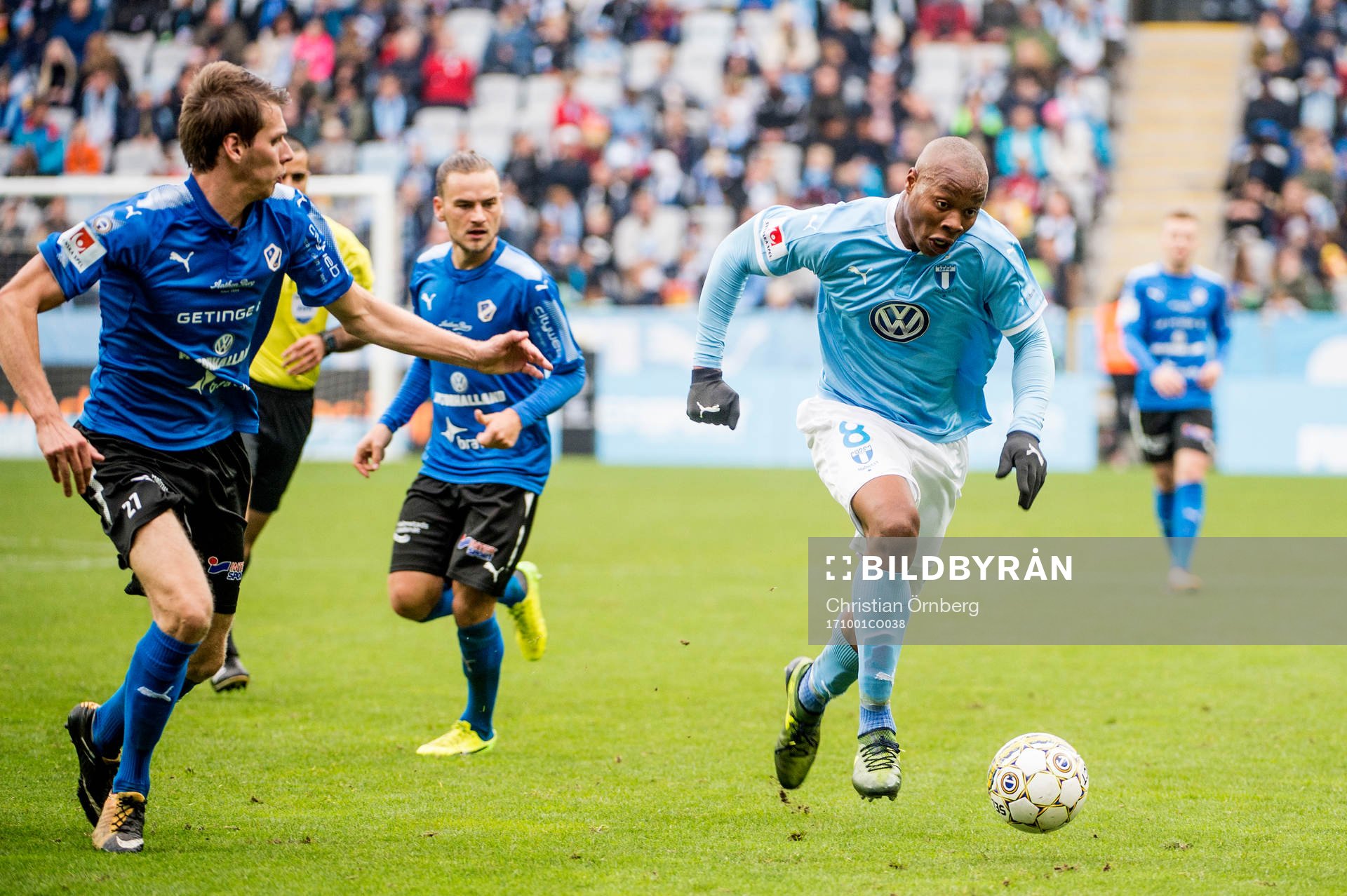 Malmö FFs Carlos Strandberg mot Halmstads Marcus Johansson
