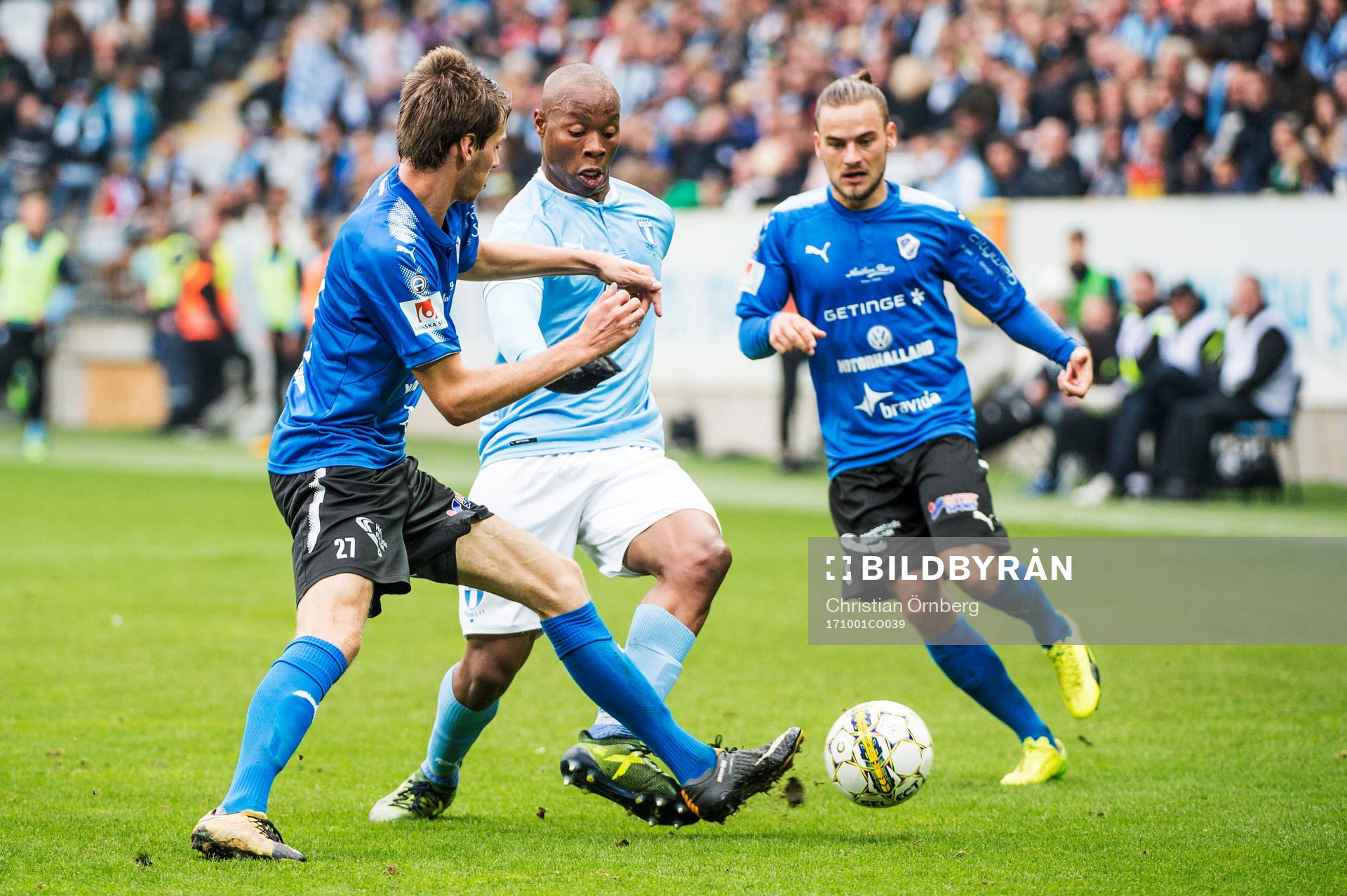 Malmö FFs Carlos Strandberg mot Halmstads Marcus Johansson