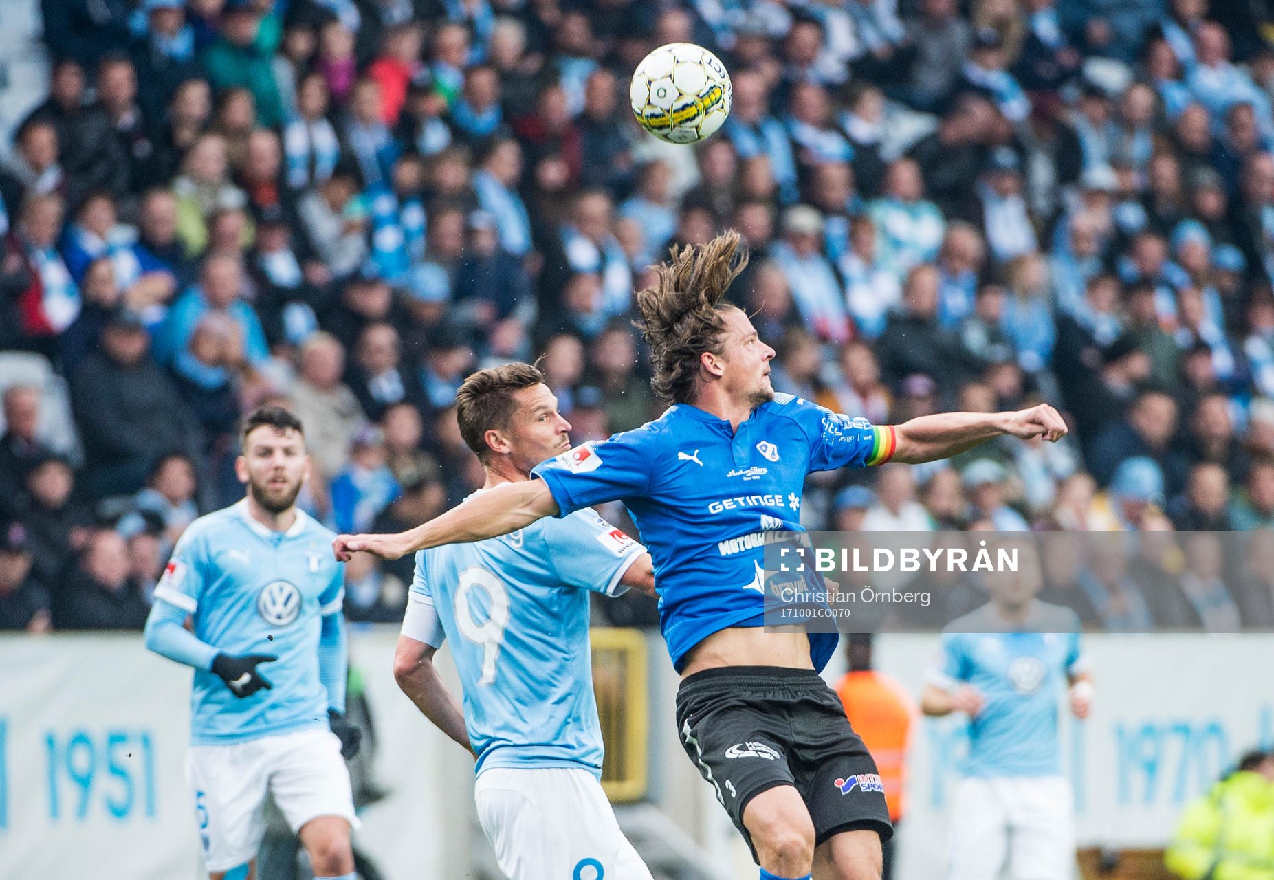 Malmö FFs Markus Rosenberg mot Halmstads Fredrik Liverstam