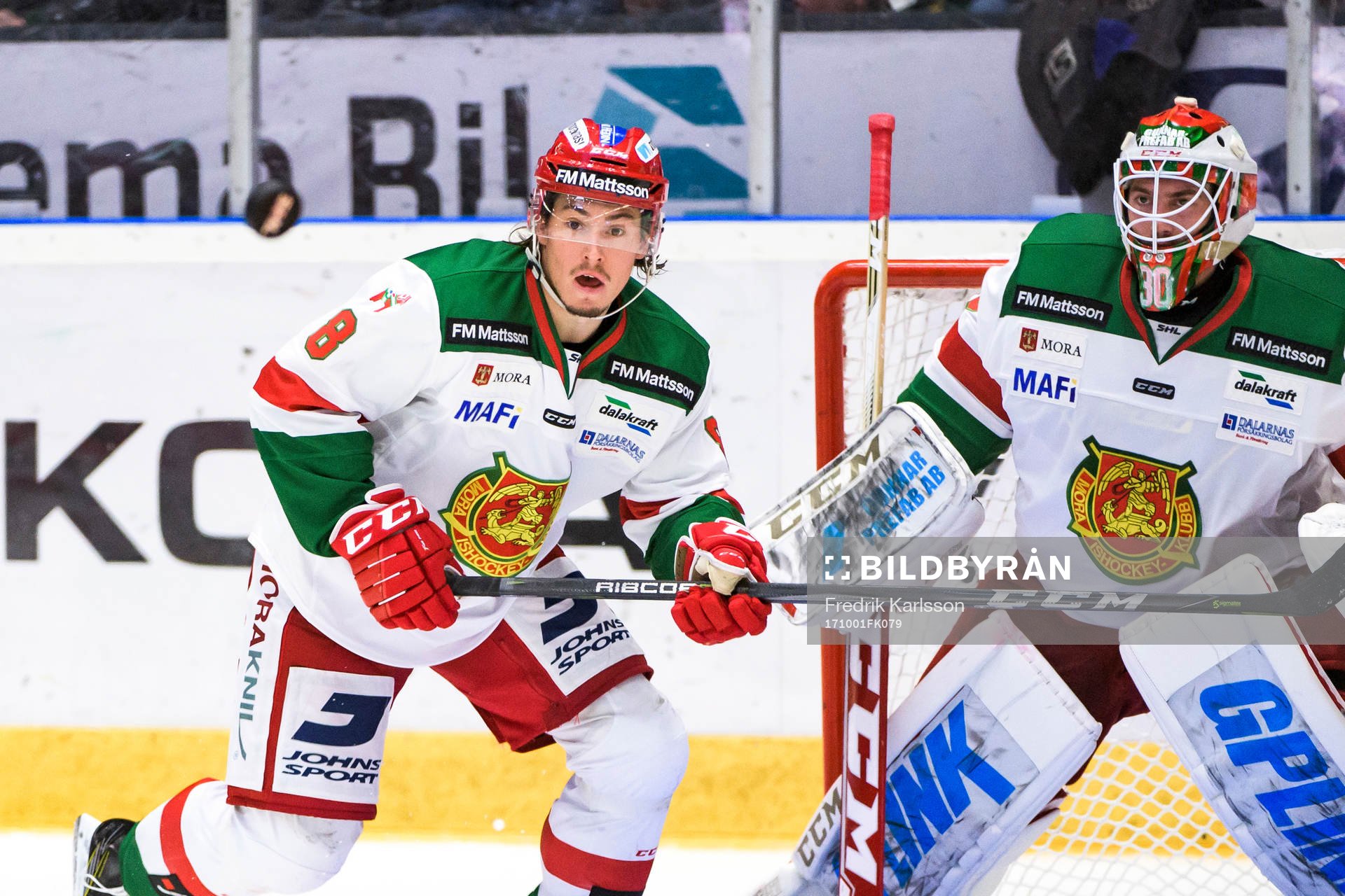 Moras Robin Johansson och målvakt Mattias Pettersson