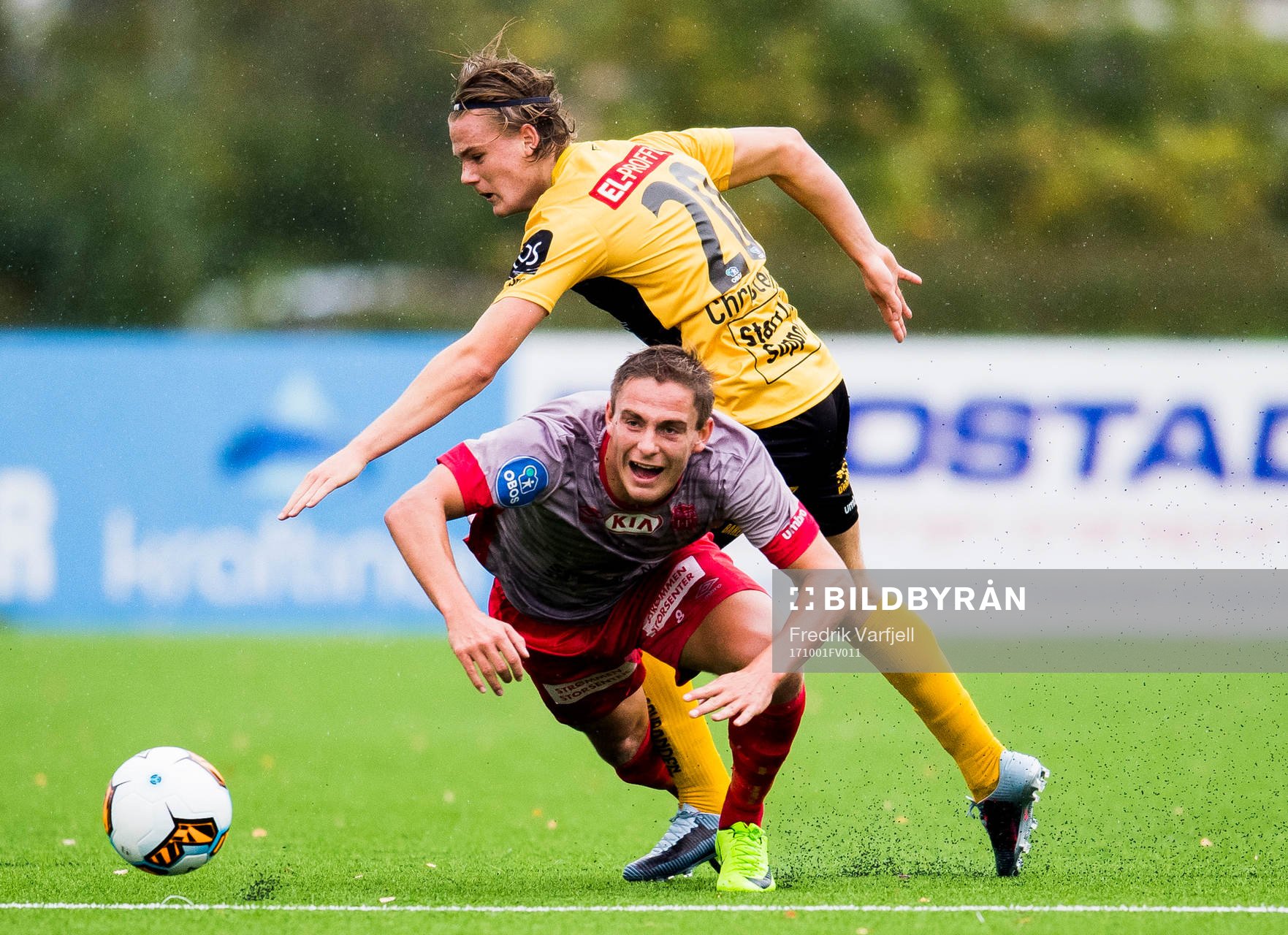 Mathias Blårud of Strømmen and Tobias Christensen of Start