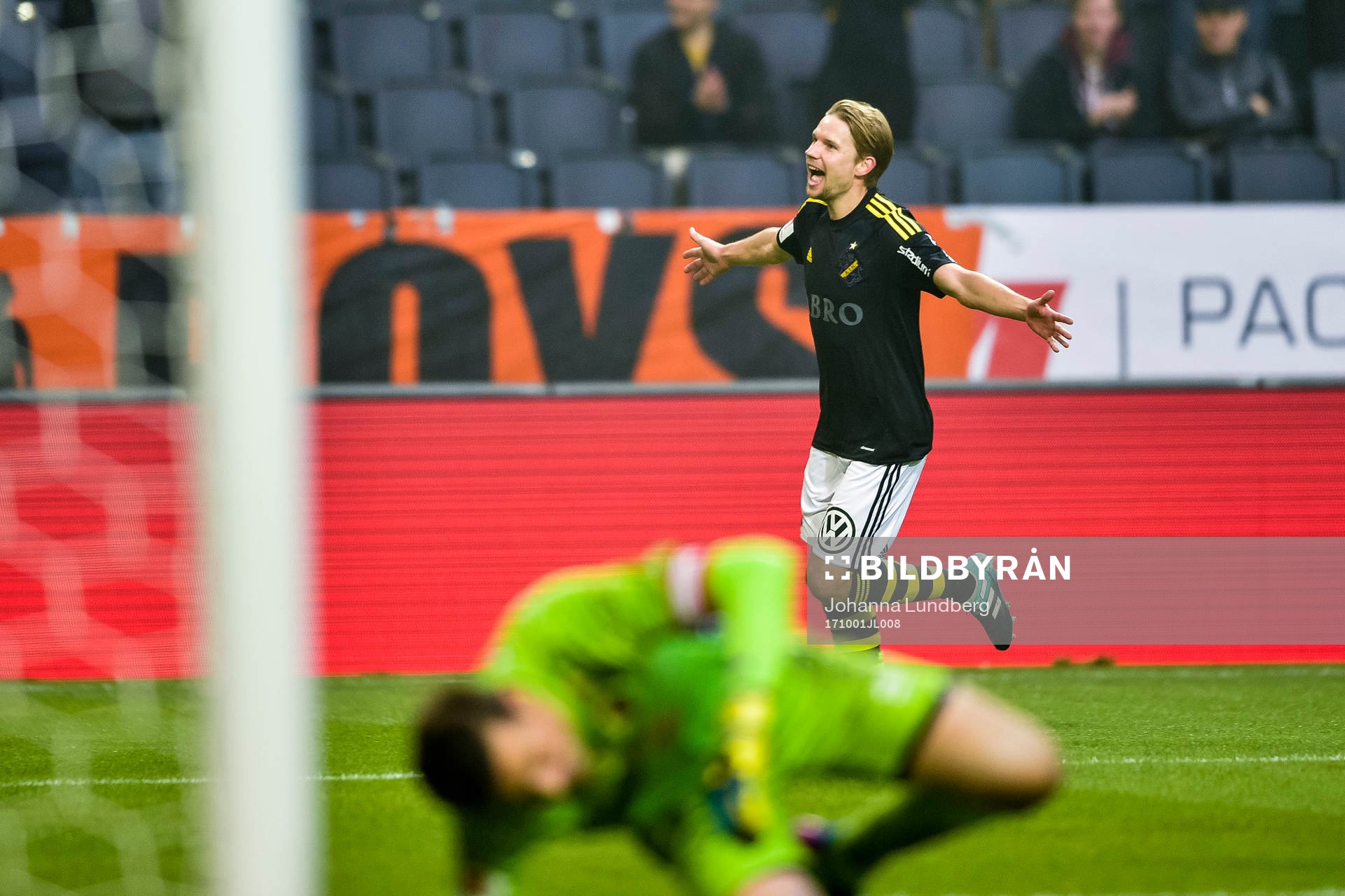 s Johan Blomberg jublar