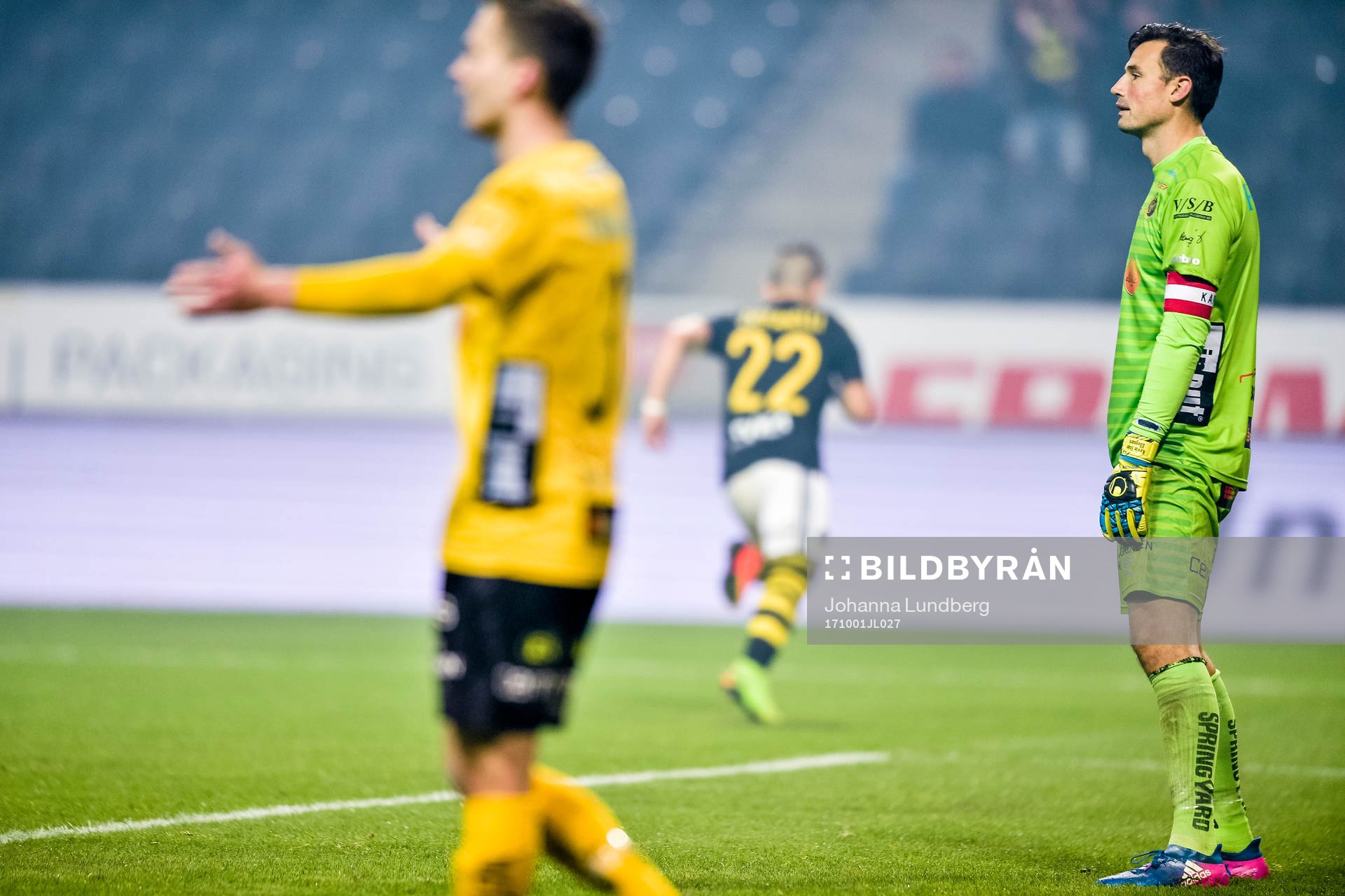 Elfsborgs målvakt Kevin Stuhr Ellegaard deppar
