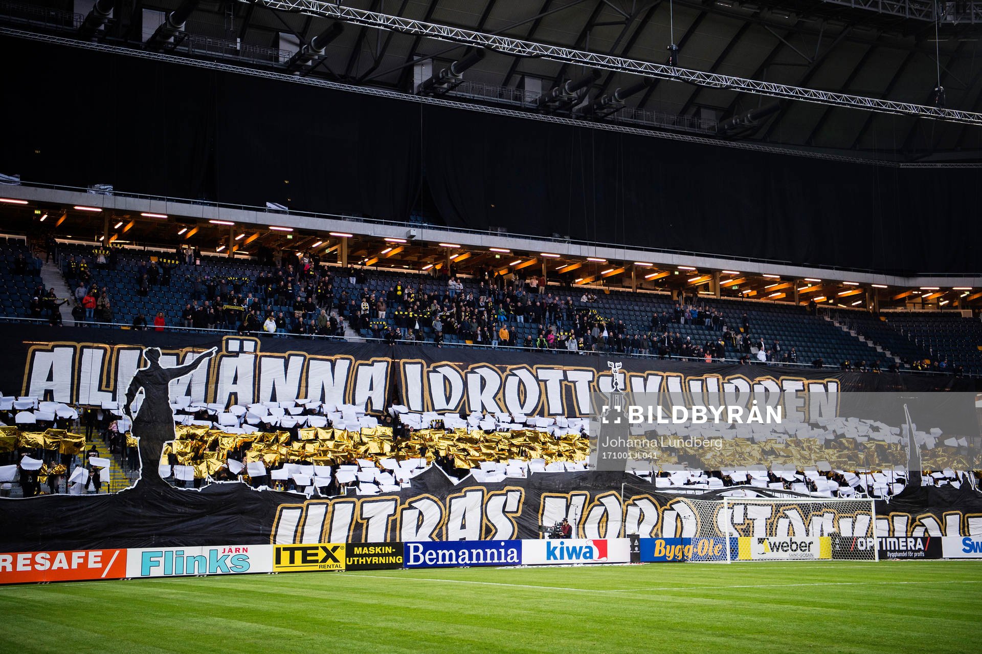 s supportrar med ett tifo