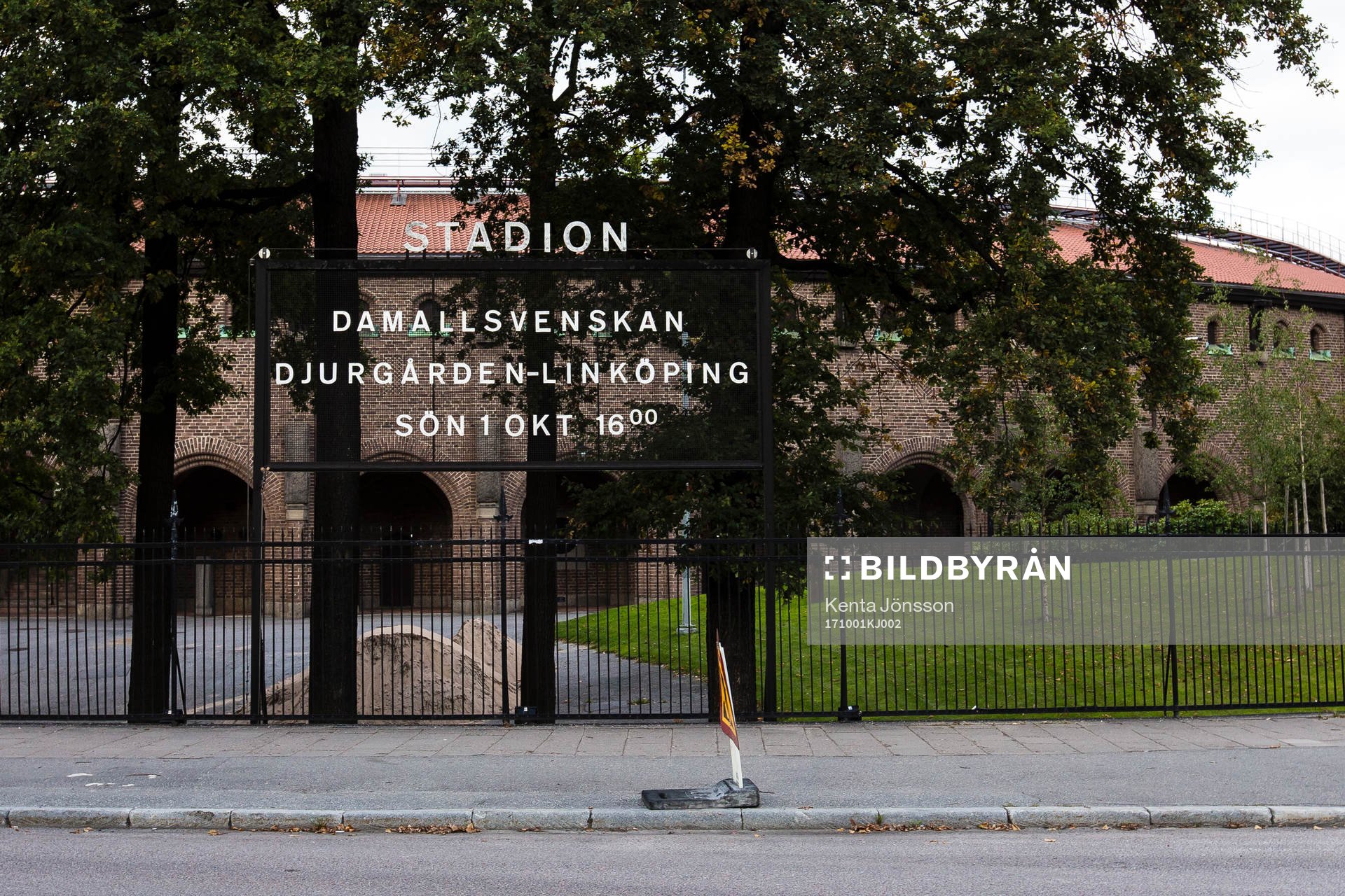 En skylt utanför Stockholms Stadion annonserar om dagens