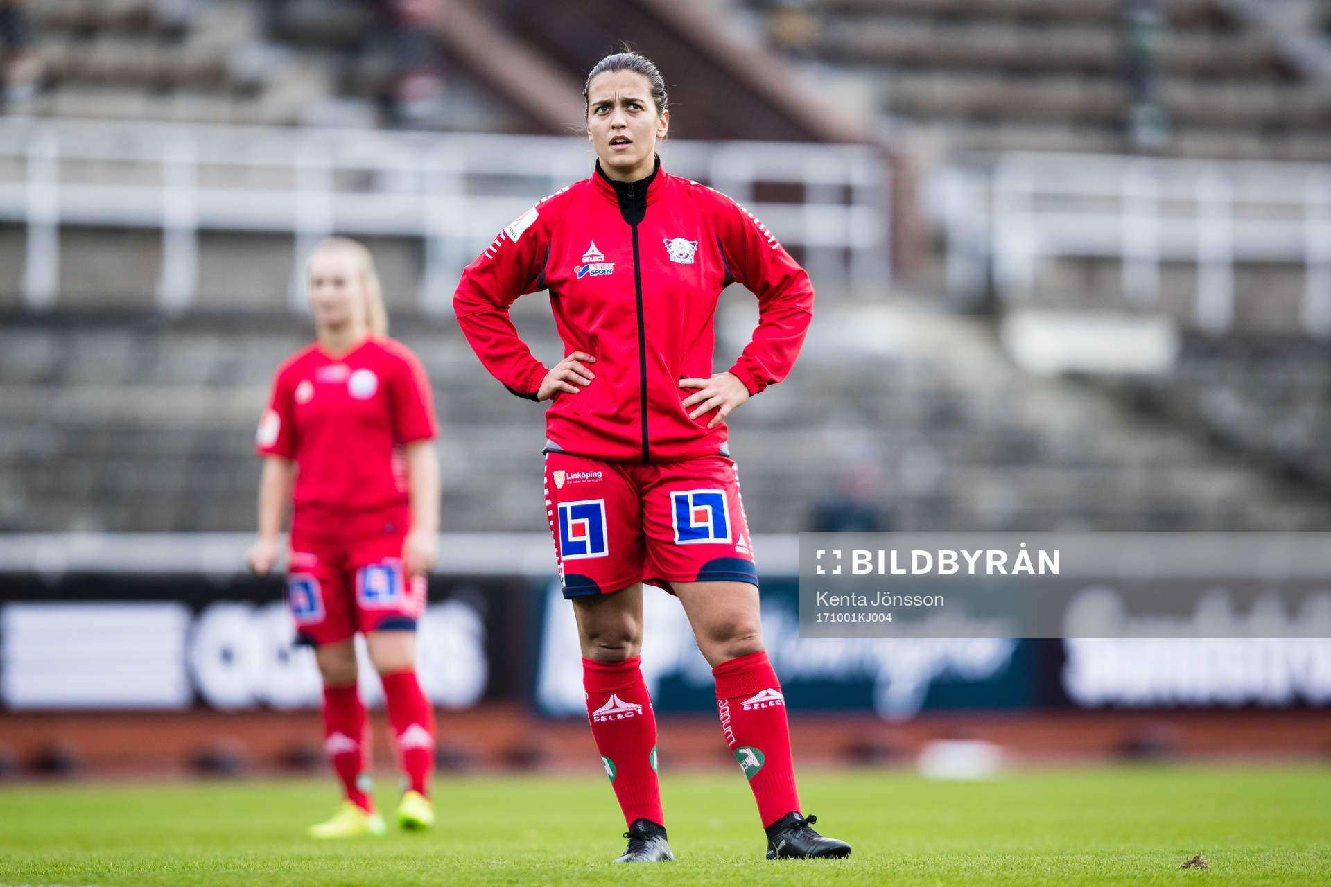 Linköpings Marija Banusic innan fotbollsmatchen i
