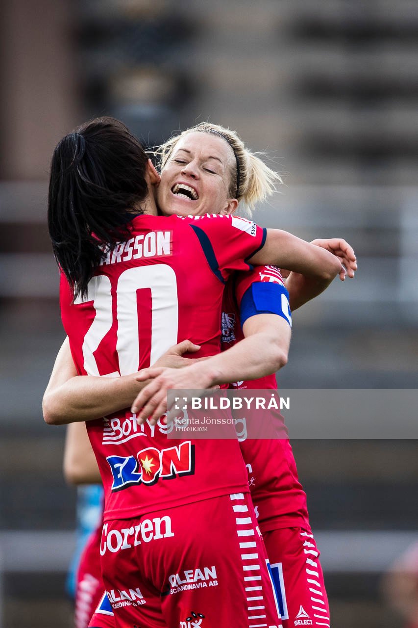 Linköpings Anna Oscarsson jublar med Janni Arnth