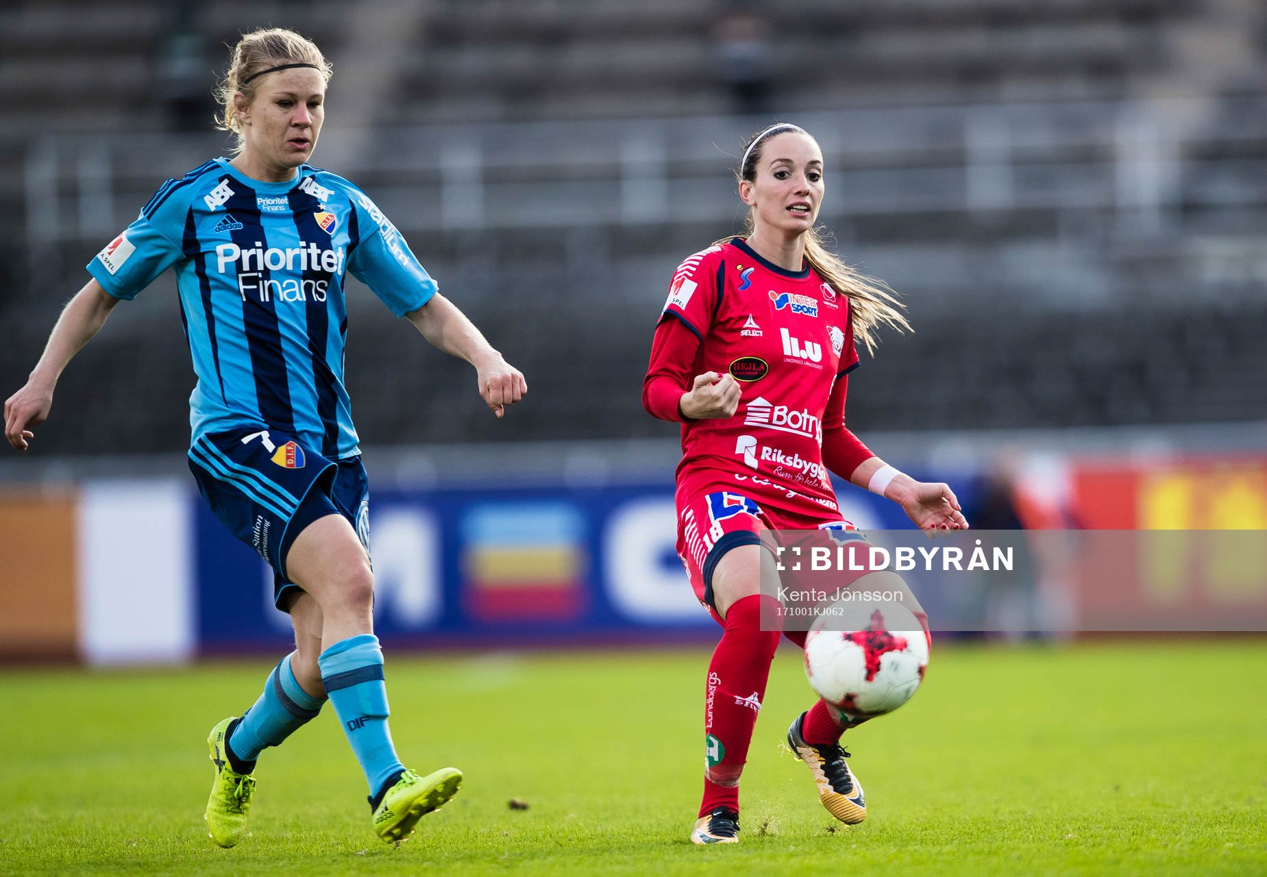 Linköpings Kosovare Asllani och Djurgårdens Katrin Schmidt