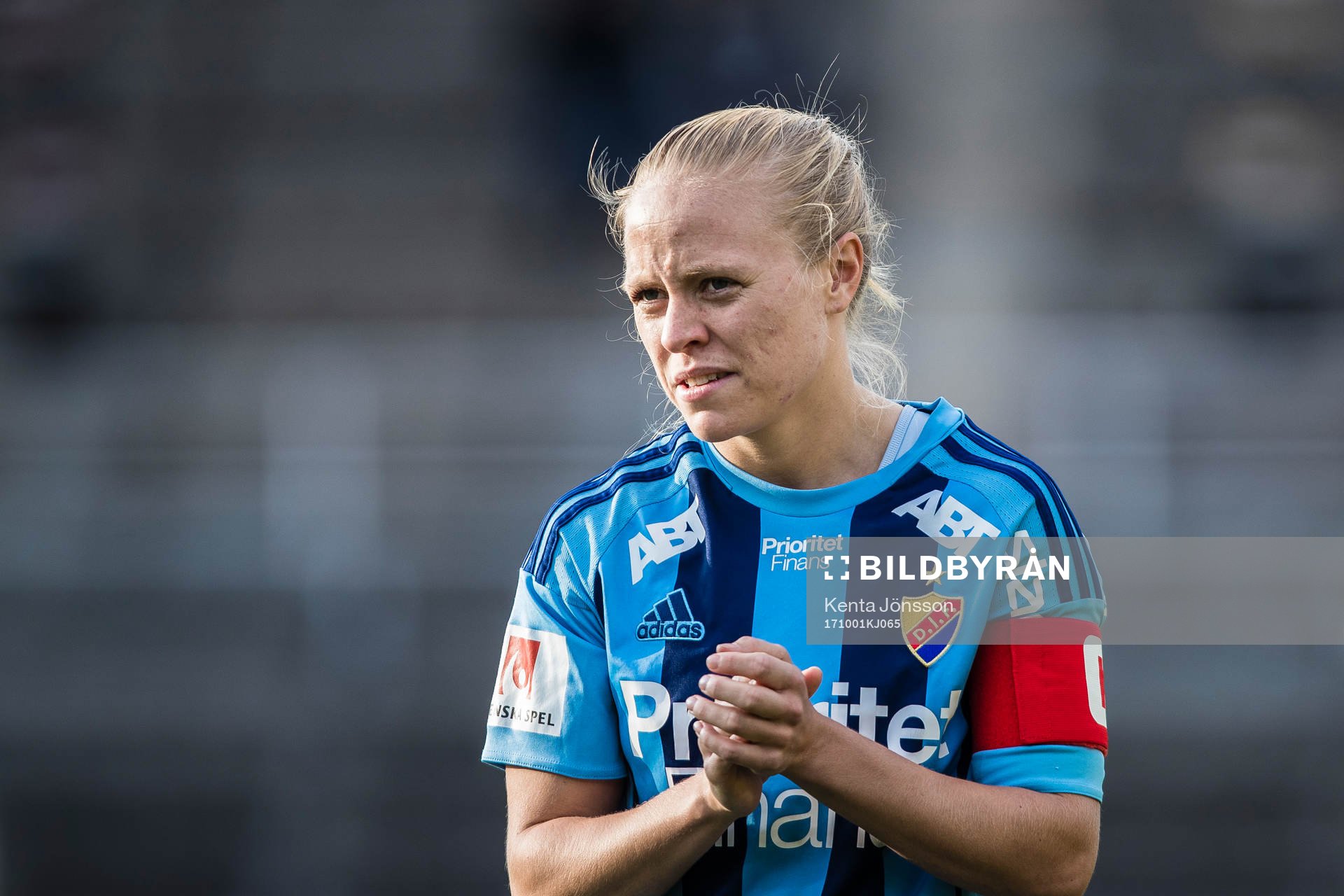Djurgårdens Mia Jalkerud innan fotbollsmatchen i