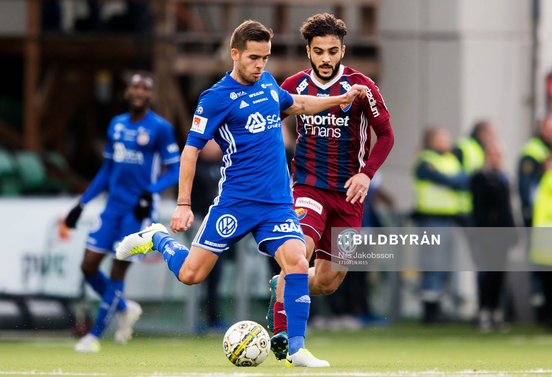 Sundsvalls Kristinn Steindorsson och Djurgårdens Othman El