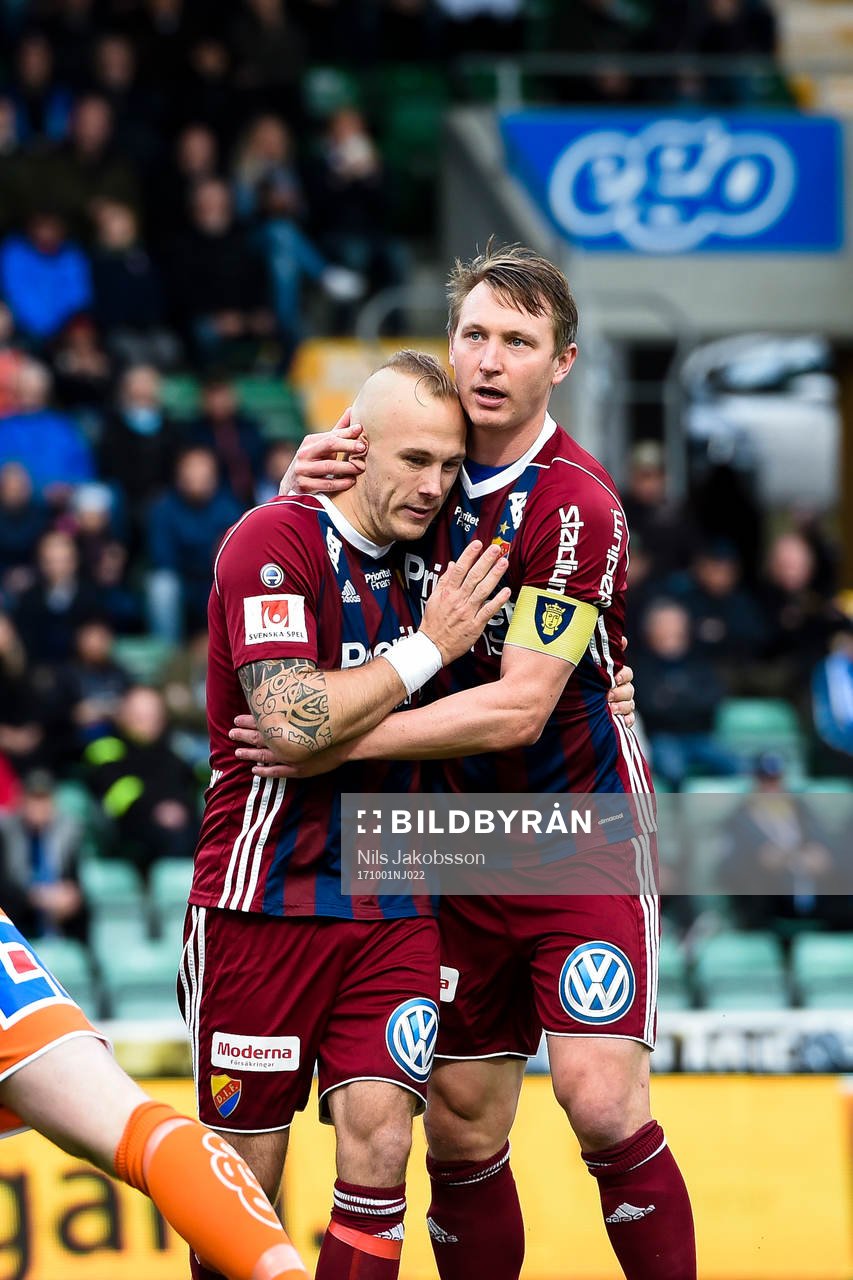 Djurgårdens Magnus Eriksson och Kim Källström jublar