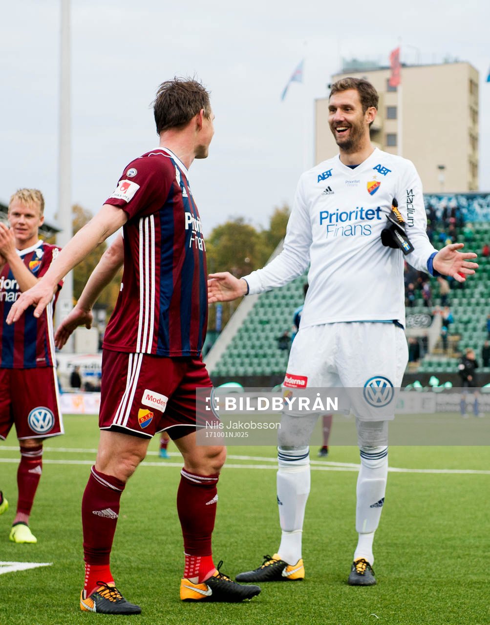 Djurgårdens Kim Källström och målvakt Andreas Isaksson