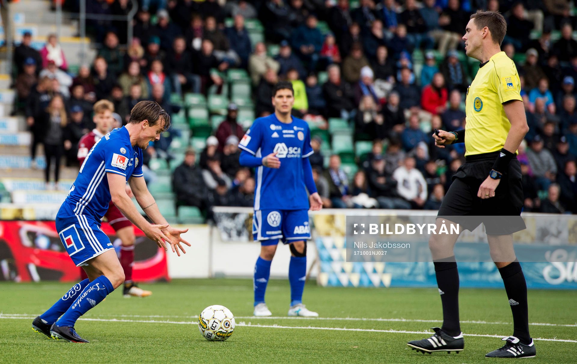 Domare Magnus Lindgren dömer straff och Sundsvalls Eric