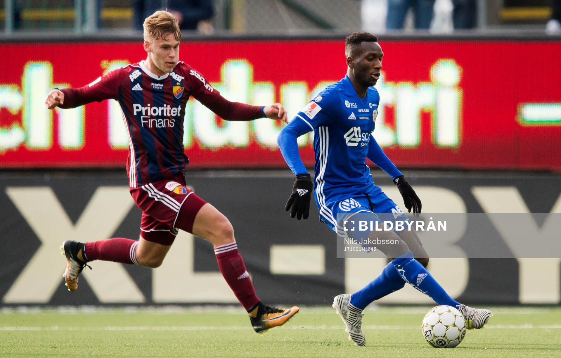 Djurgårdens Felix Beijmo och Sundsvalls Peter Wilson