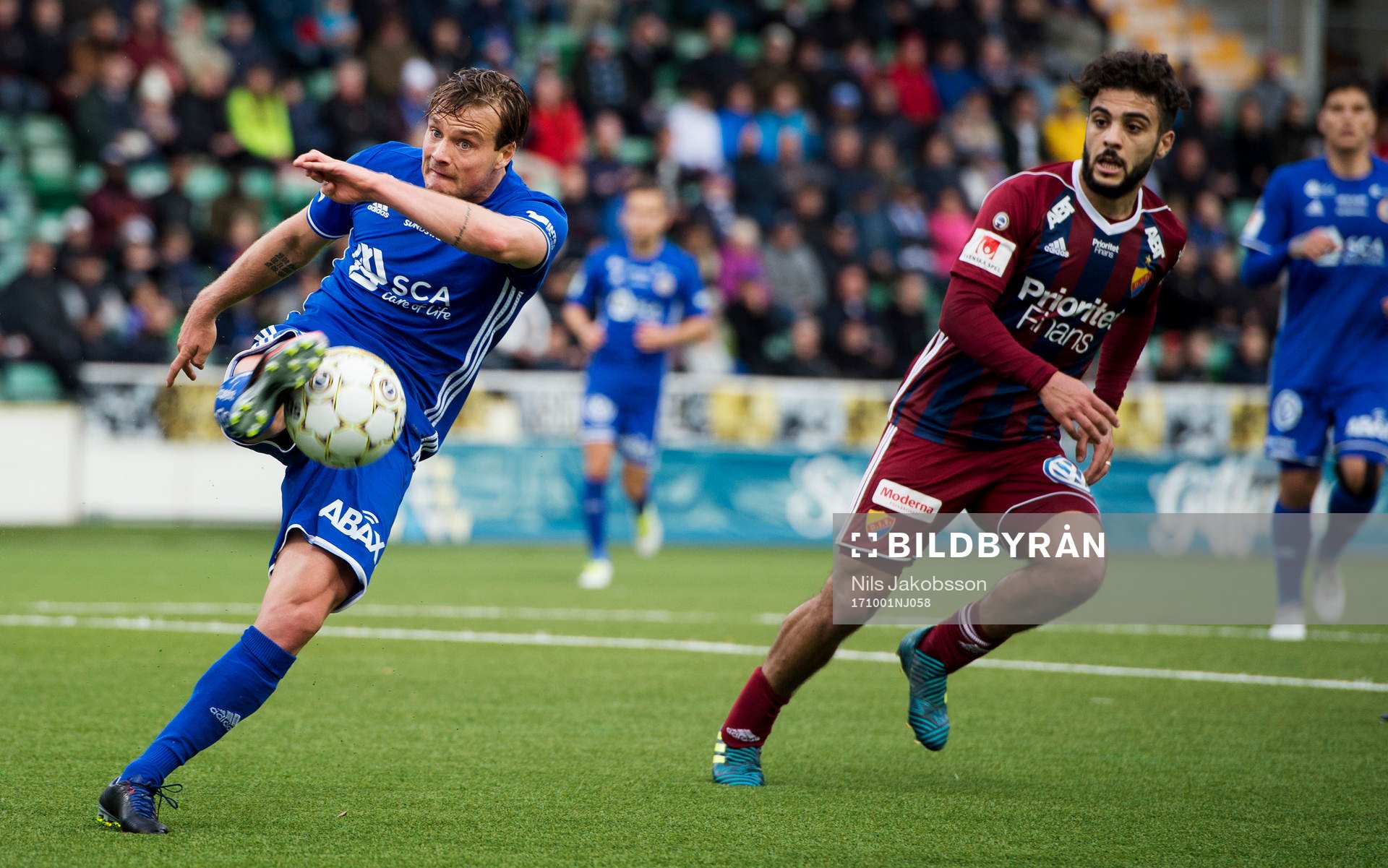 Sundsvalls Eric Larsson och Djurgårdens Othman El Kabir