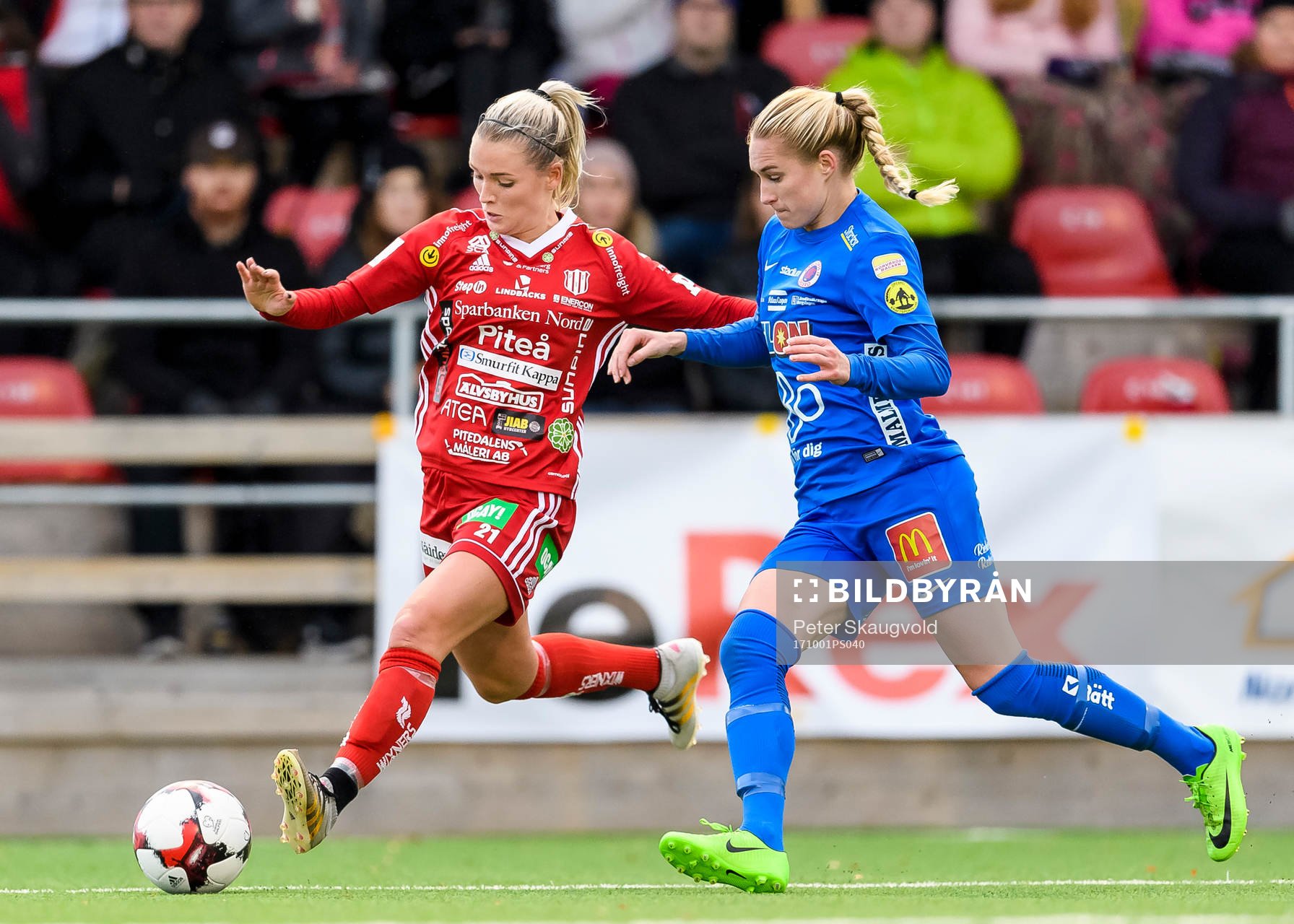 Piteås Ronja Aronsson och Örebros Emelie Andersson