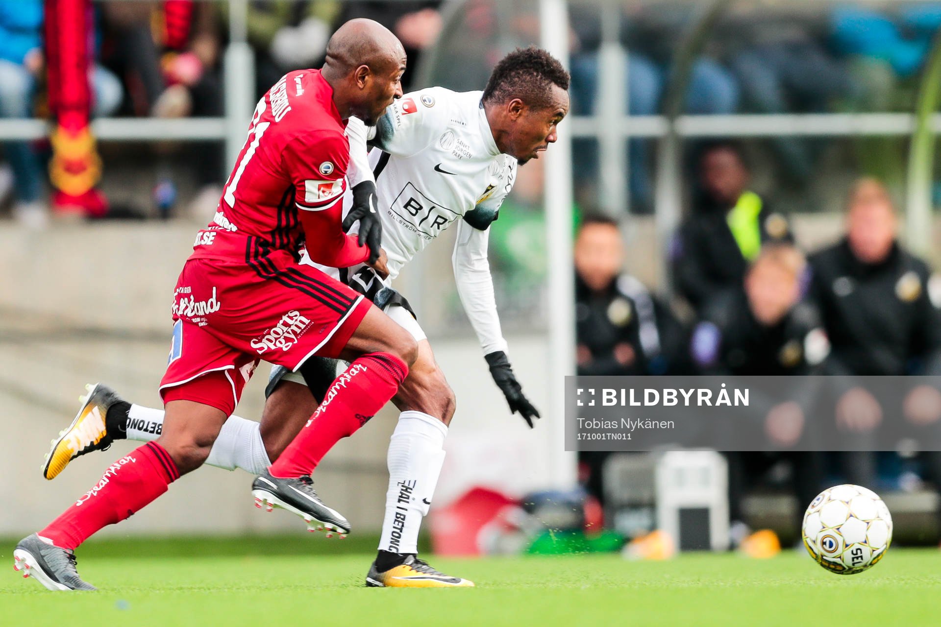 Häckens Nasiru Mohammed och Östersunds Fouad Bachirou