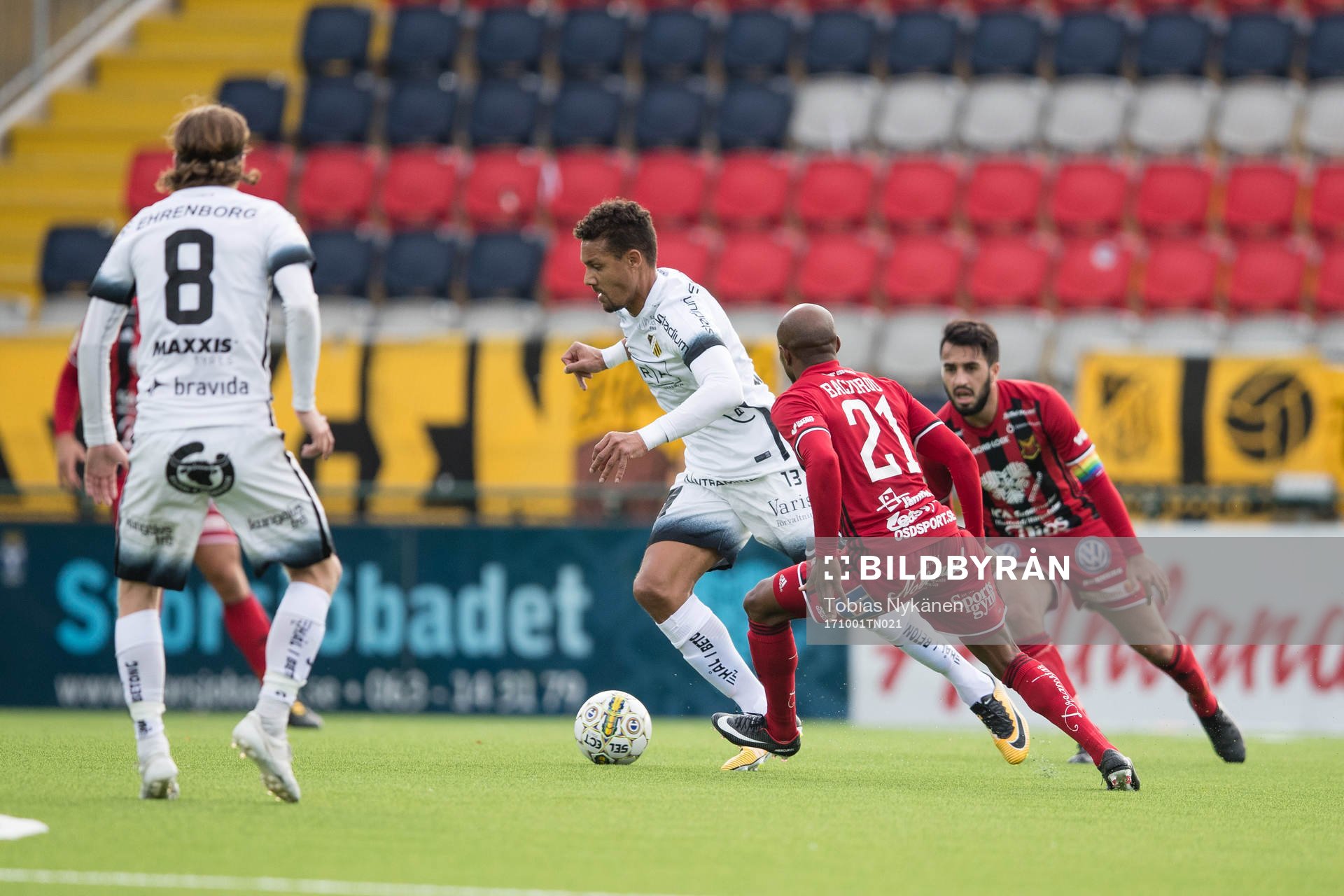 Häckens Mathias Ranégie mot Östersunds Fouad Bachirou