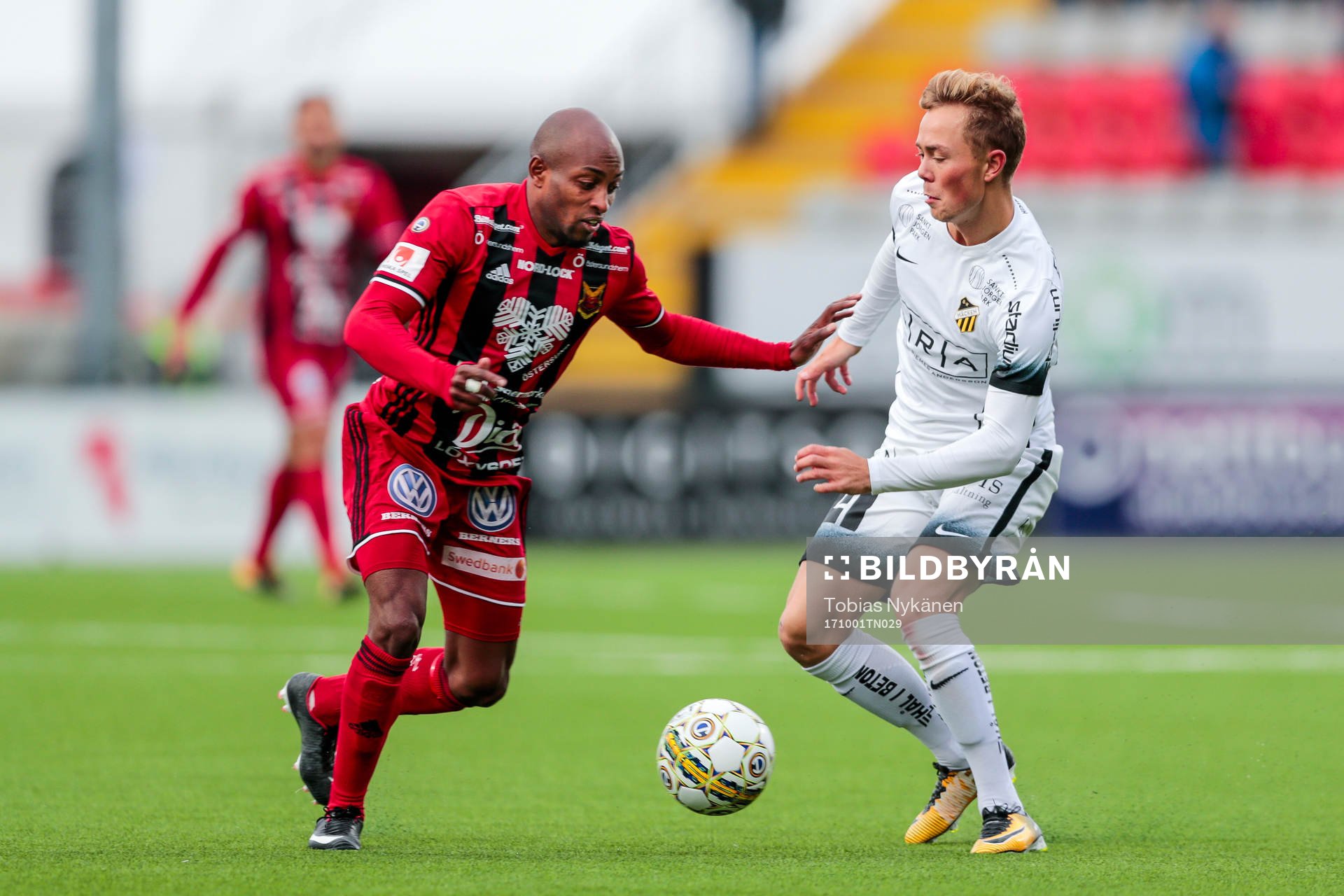 Östersunds Fouad Bachirou och Häckens Joel Andersson