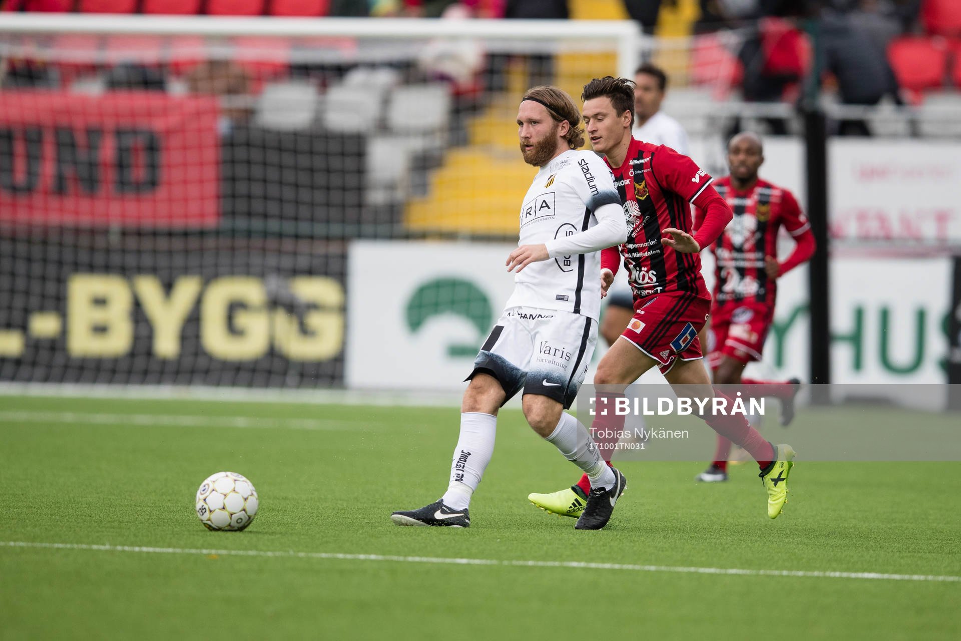 Häckens Emil Wahlström mot Östersunds Jamie Hopcutt