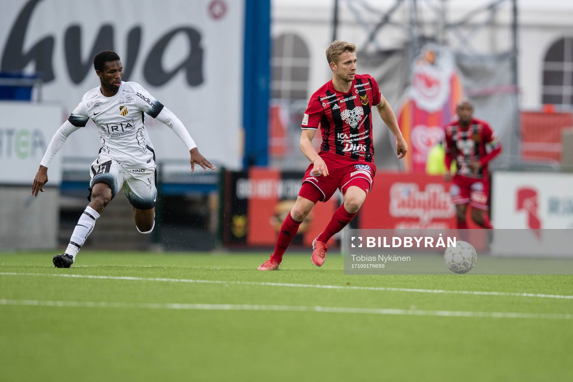 Östersunds Ludvig Fritzson mot Häckens Mohammed Abubakari