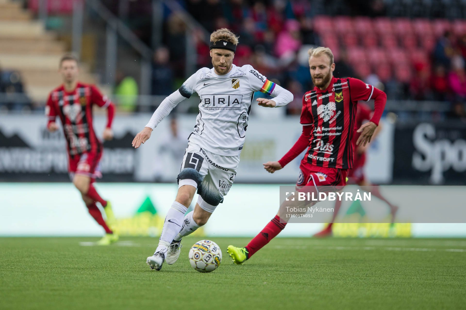Häckens Rasmus Lindgren mot Östersunds Curtis Edwards