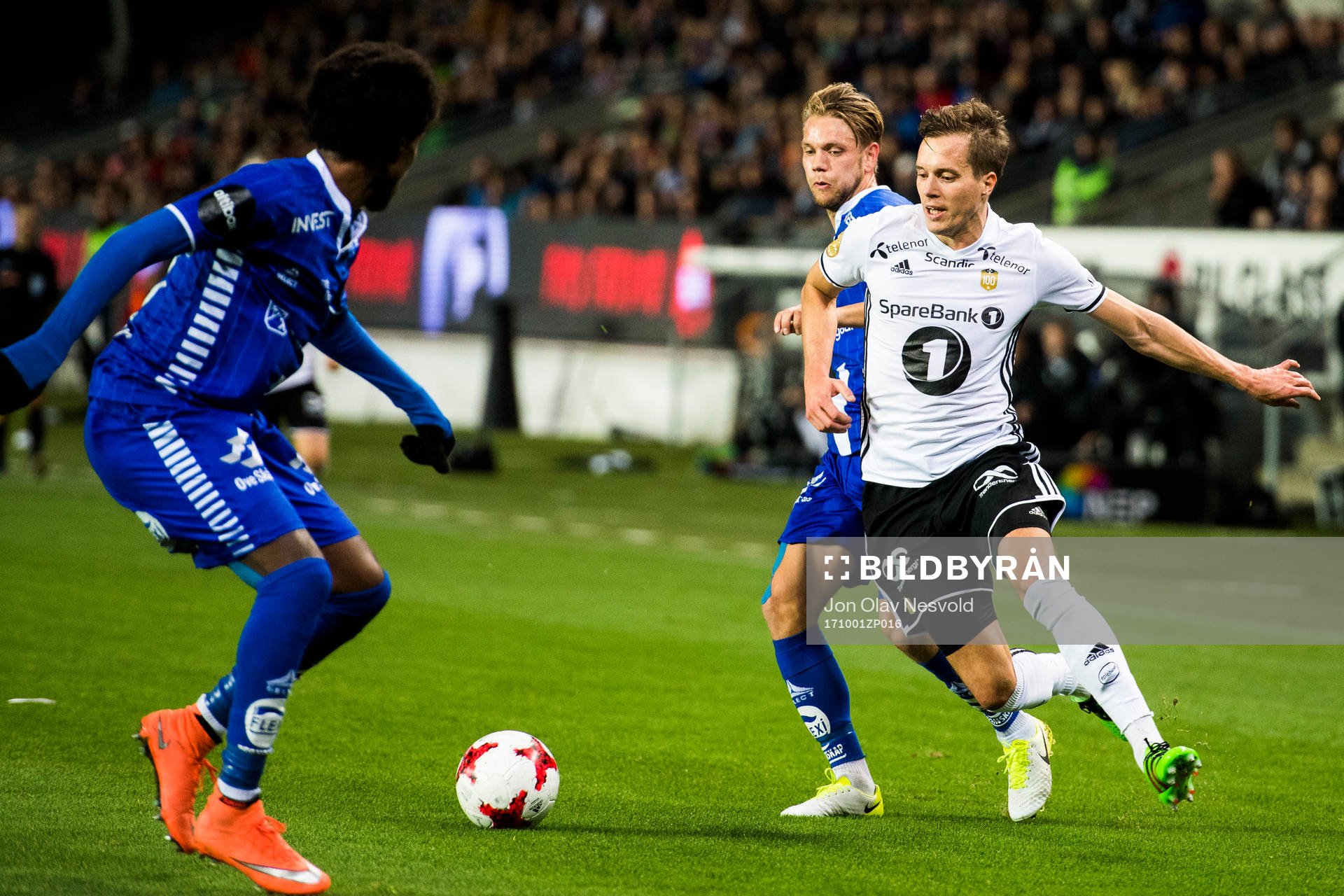 Amin Soleiman Askar and Ole Jørgen Halvorsen of Sarpsborg and Anders Konradsen of Rosenborgduring the Eliteserien match between Rosenborg and Sarpsborg 08 on October 1, 2017 in Trondheim.