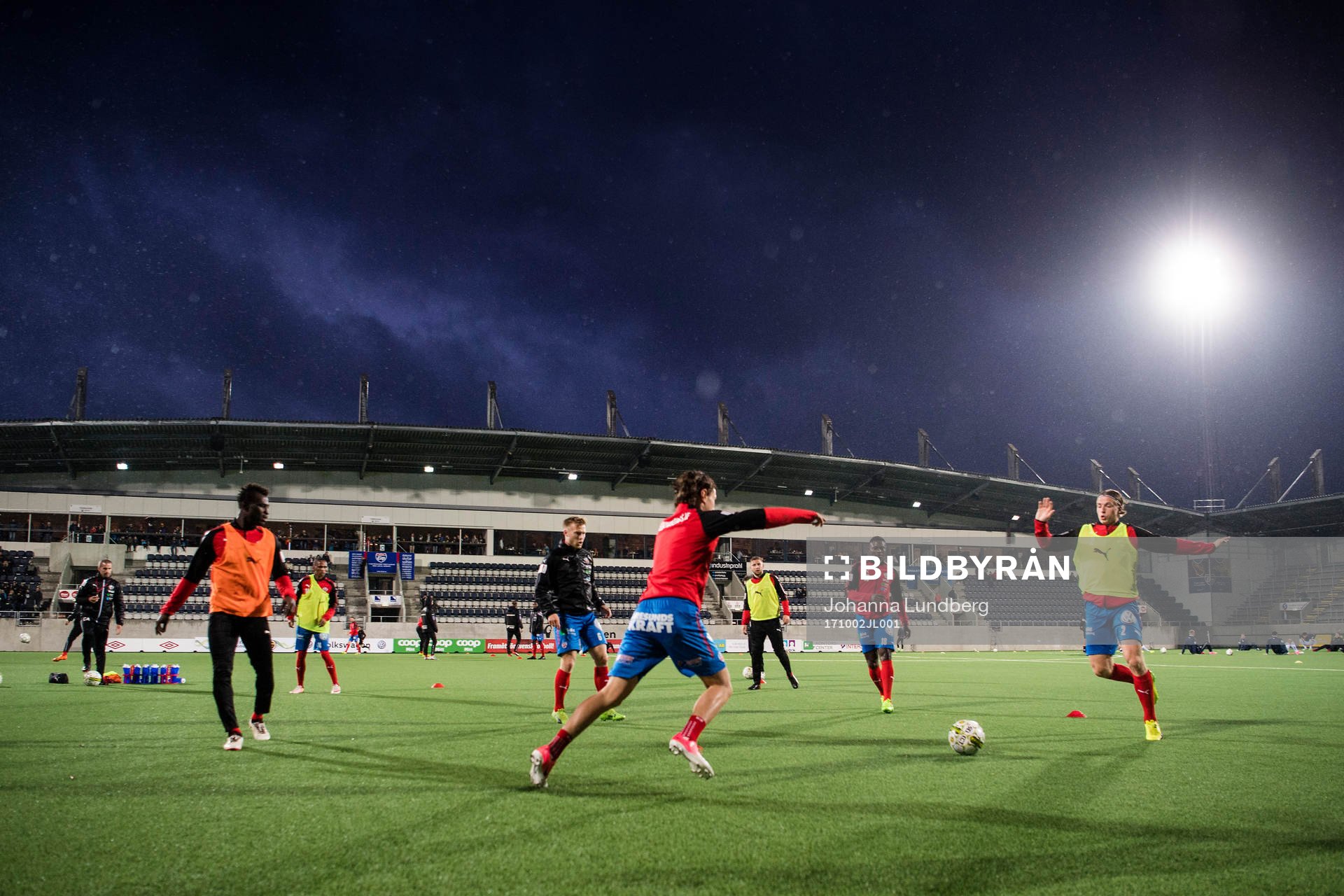 Helsingborgs spelare värmer upp på Gavelvallen