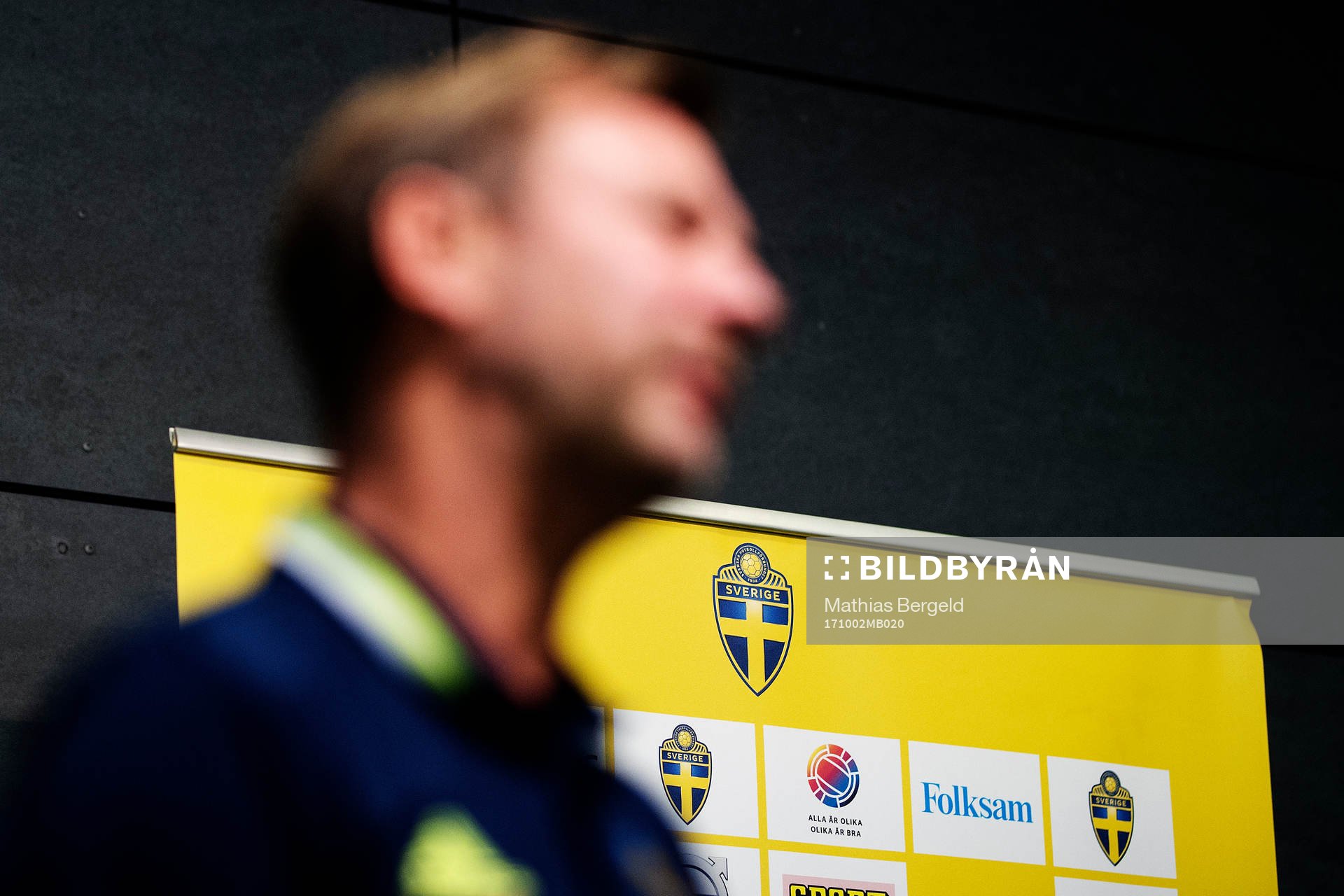 s logotyp med förbundskapten Peter Gerhardsson i