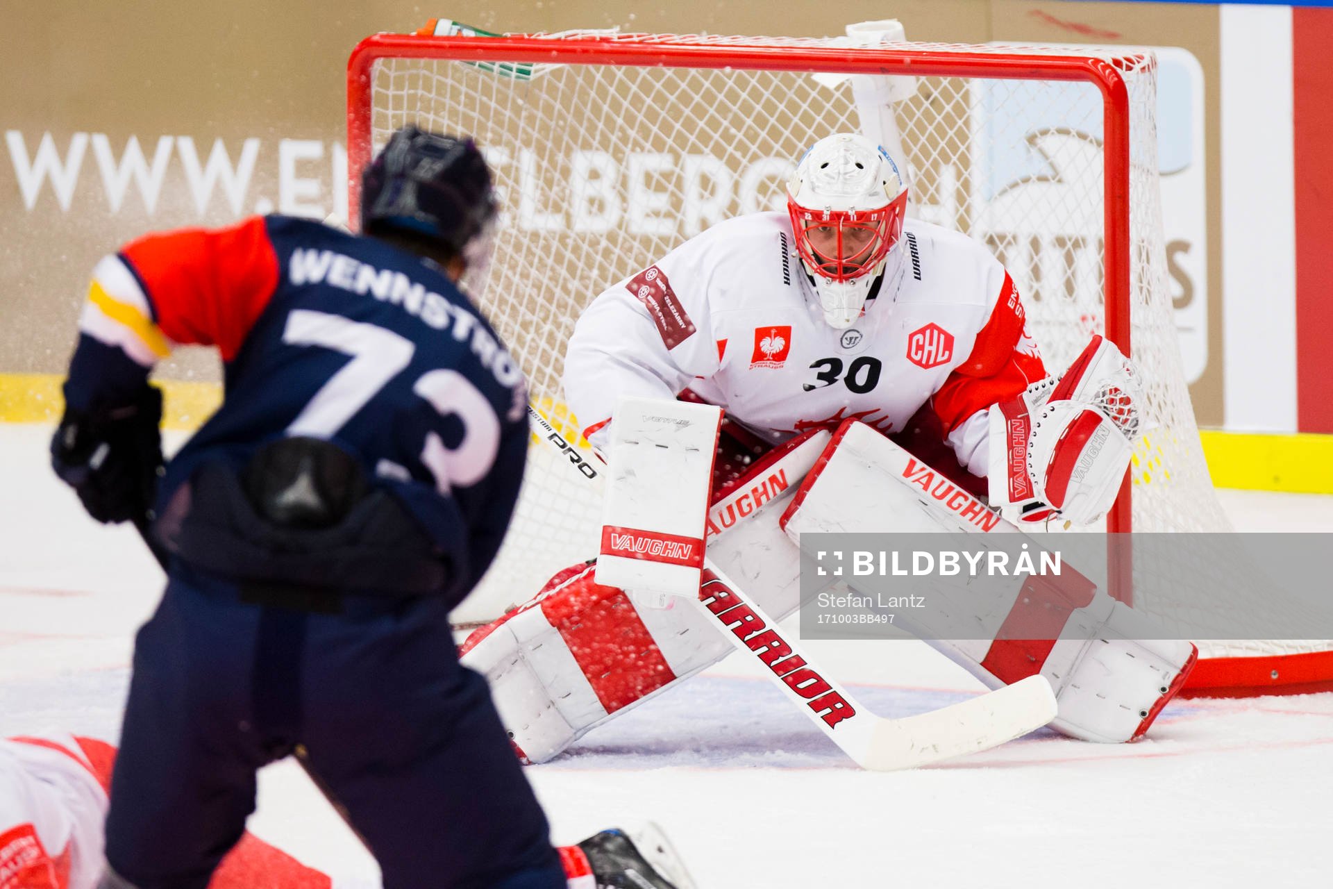 HV71 Sebastian Wännström of HV71 and Simon Hrubec of