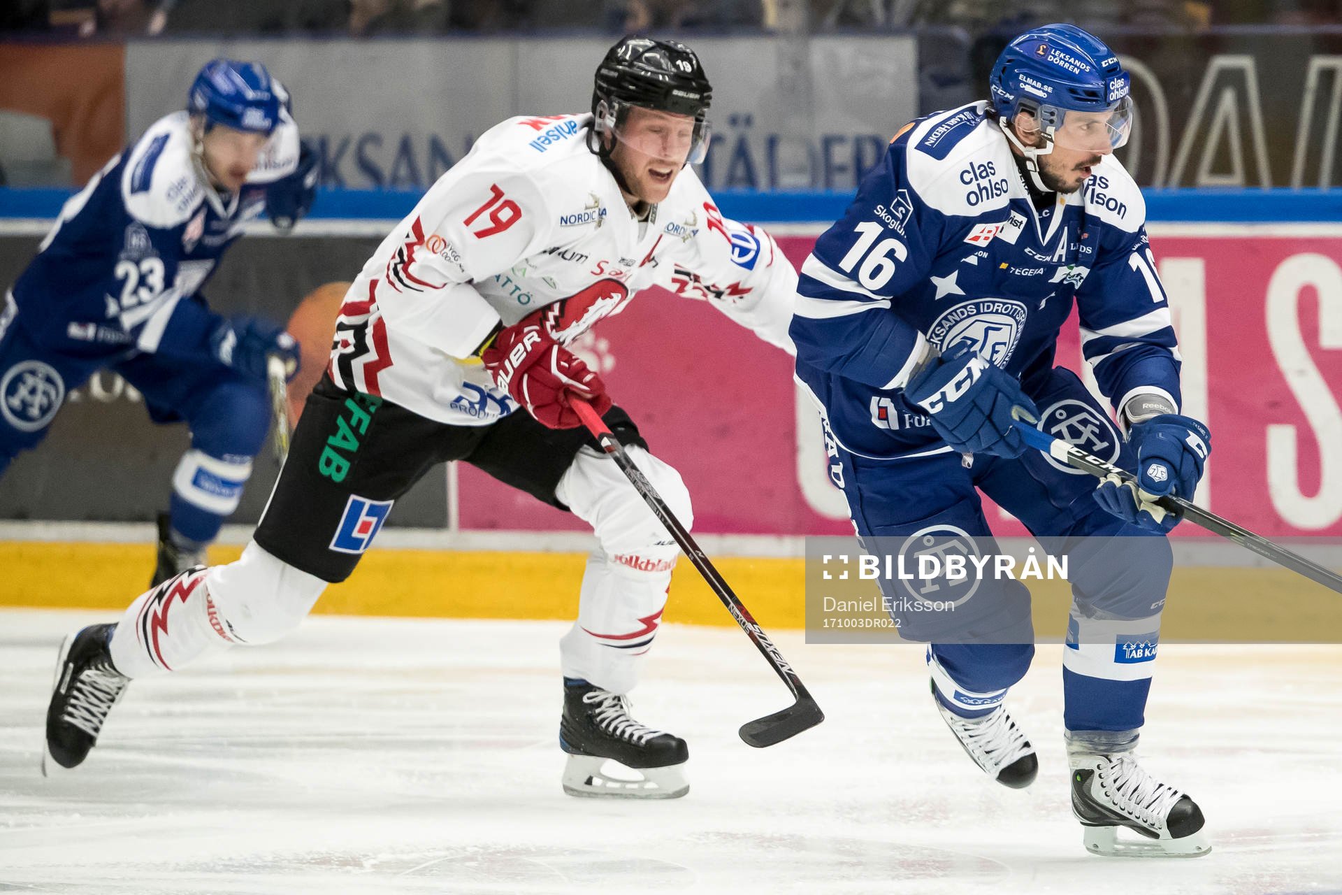 Leksands Fredrik Lindgren  och Vita Hästens Simon Mitman