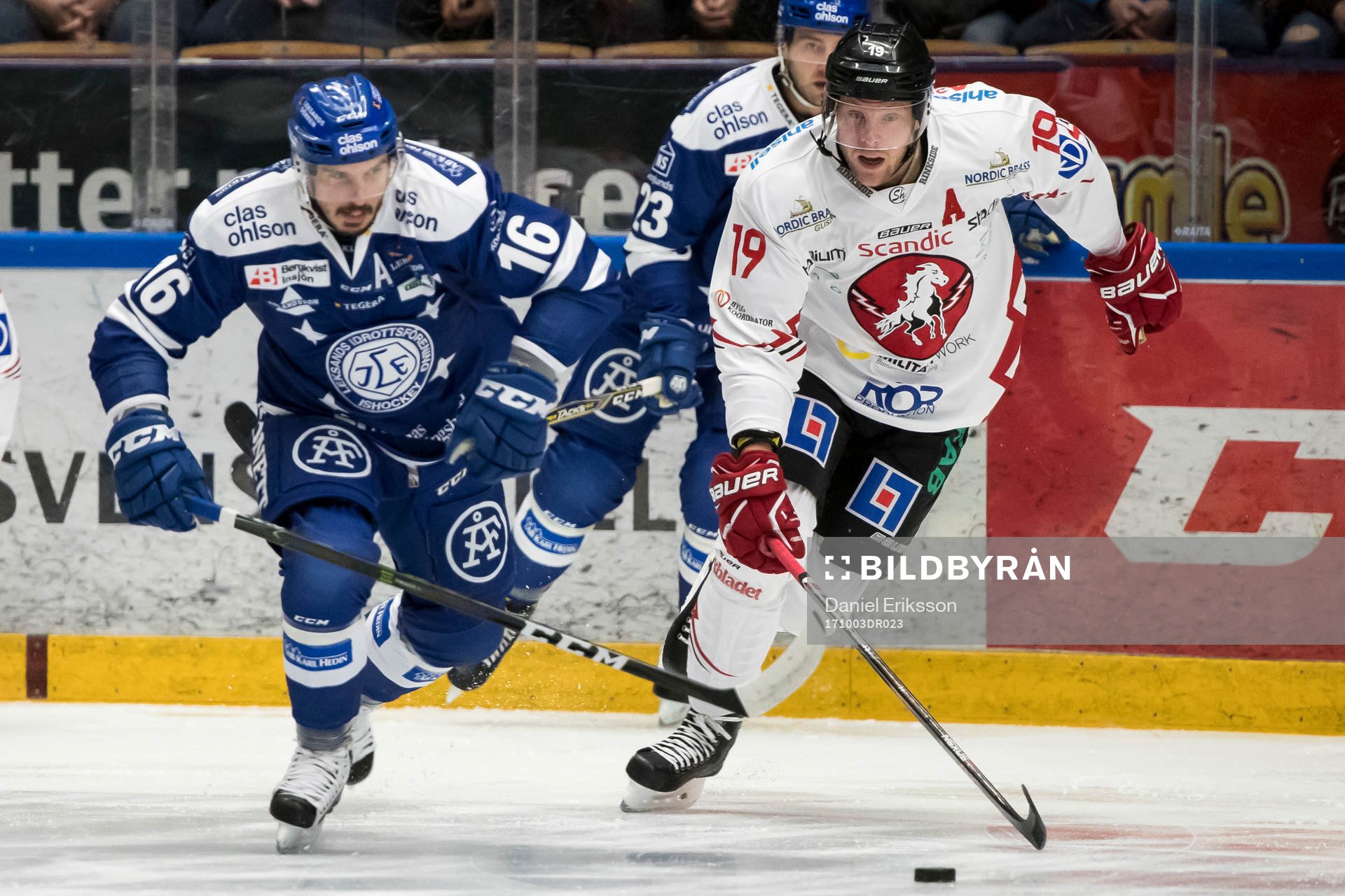 Leksands Fredrik Lindgren  och Vita Hästens Simon Mitman