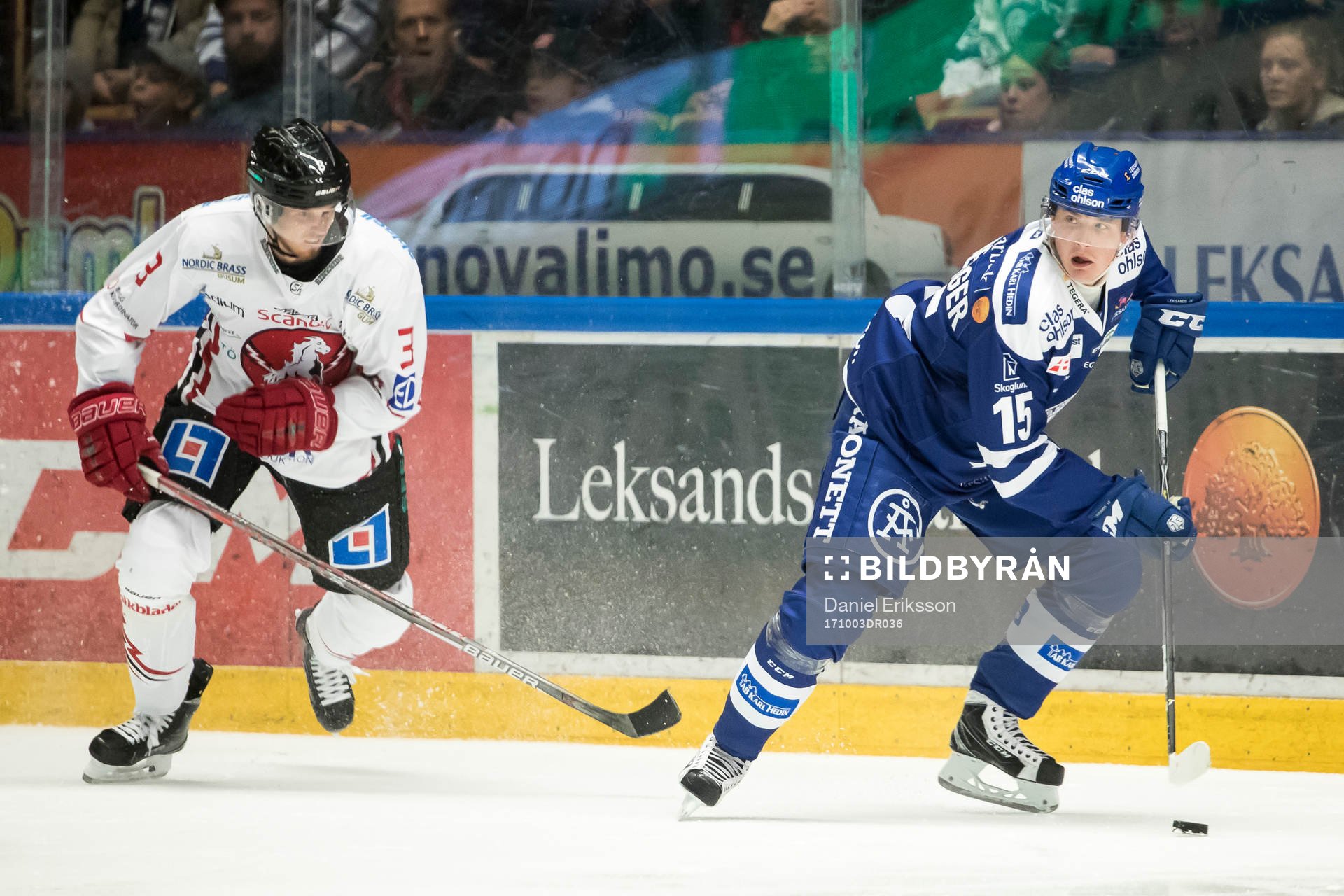 Vita Hästens Jens Hellgren jagar Leksands Johan Porsberger