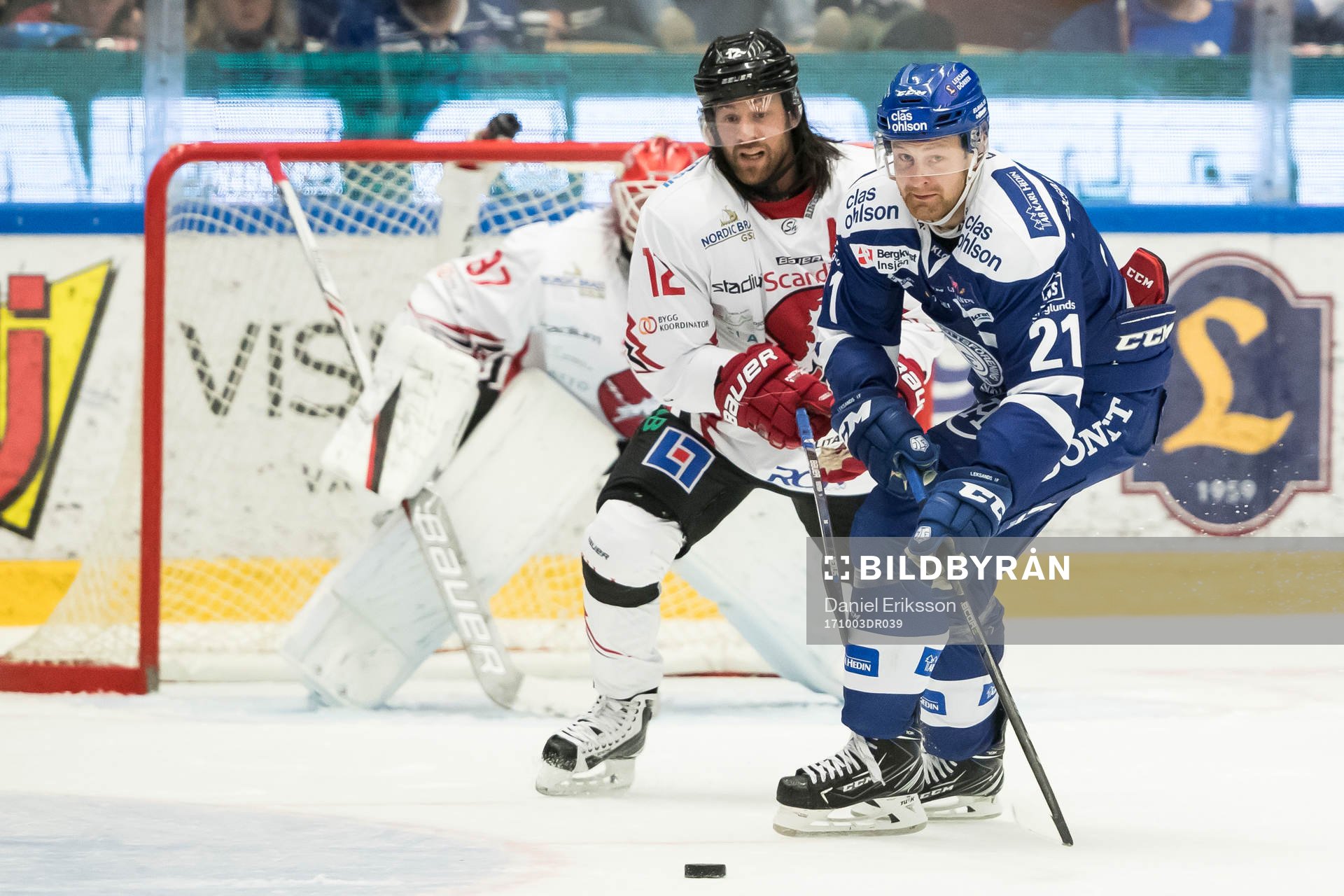 Leksands Mattias Ritola framför Vita Hästens Daniel