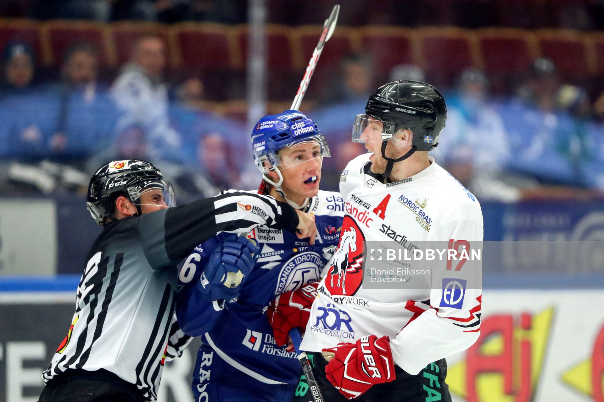 Leksands Patrik Norén och Vita Hästens Simon Mitman i en