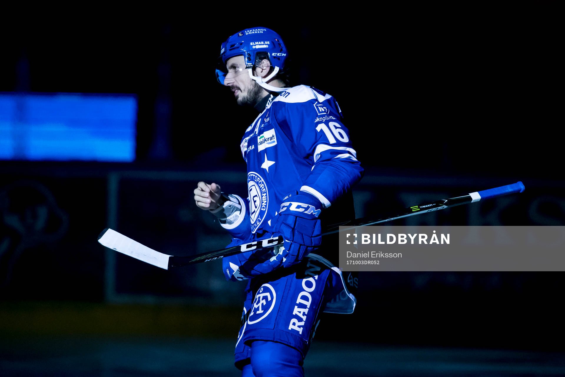 Leksands Fredrik Lindgren   innan ishockeymatchen i
