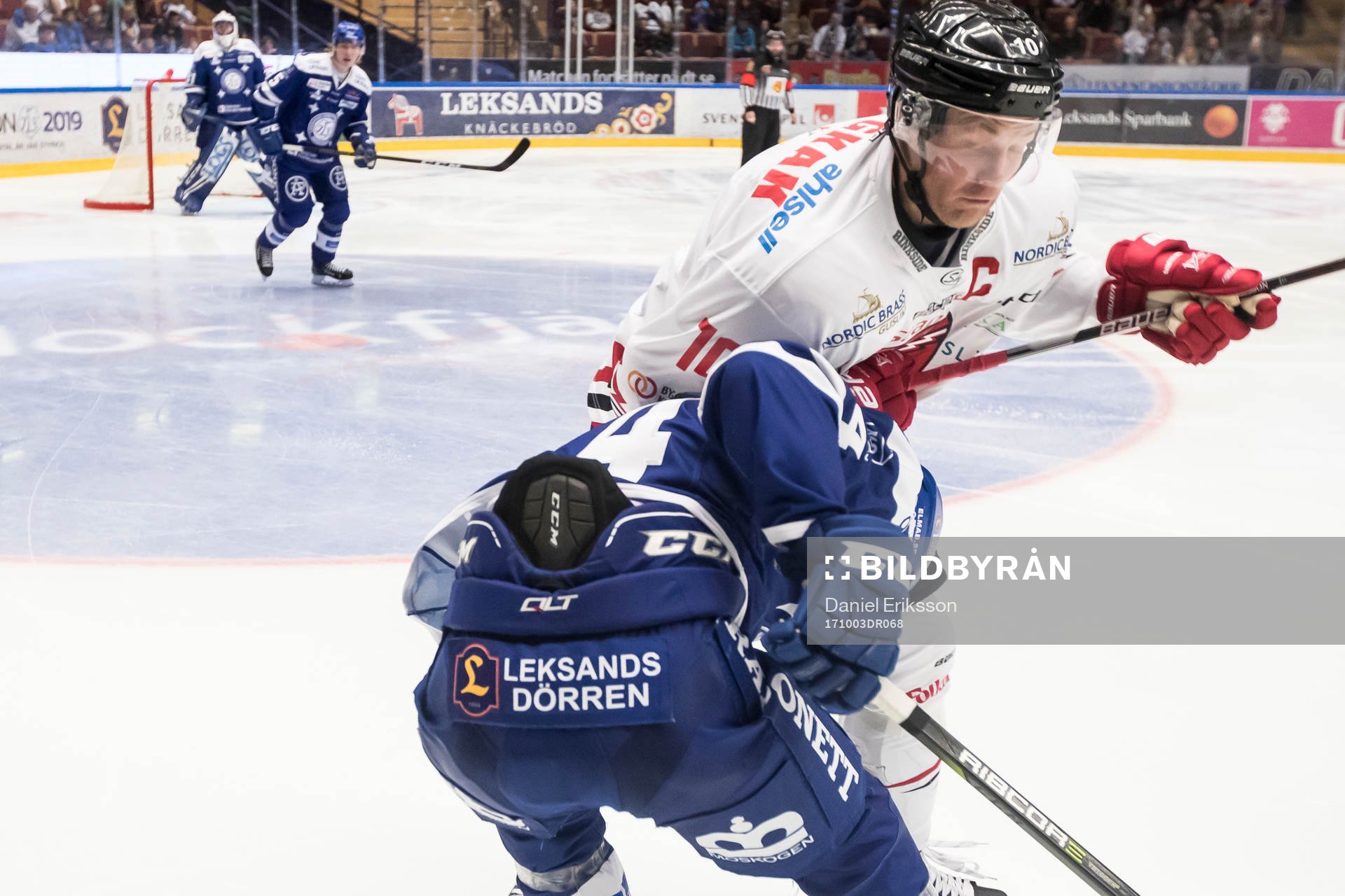 Leksands Isak Skedung och Vita Hästens Rikard Olsen  i