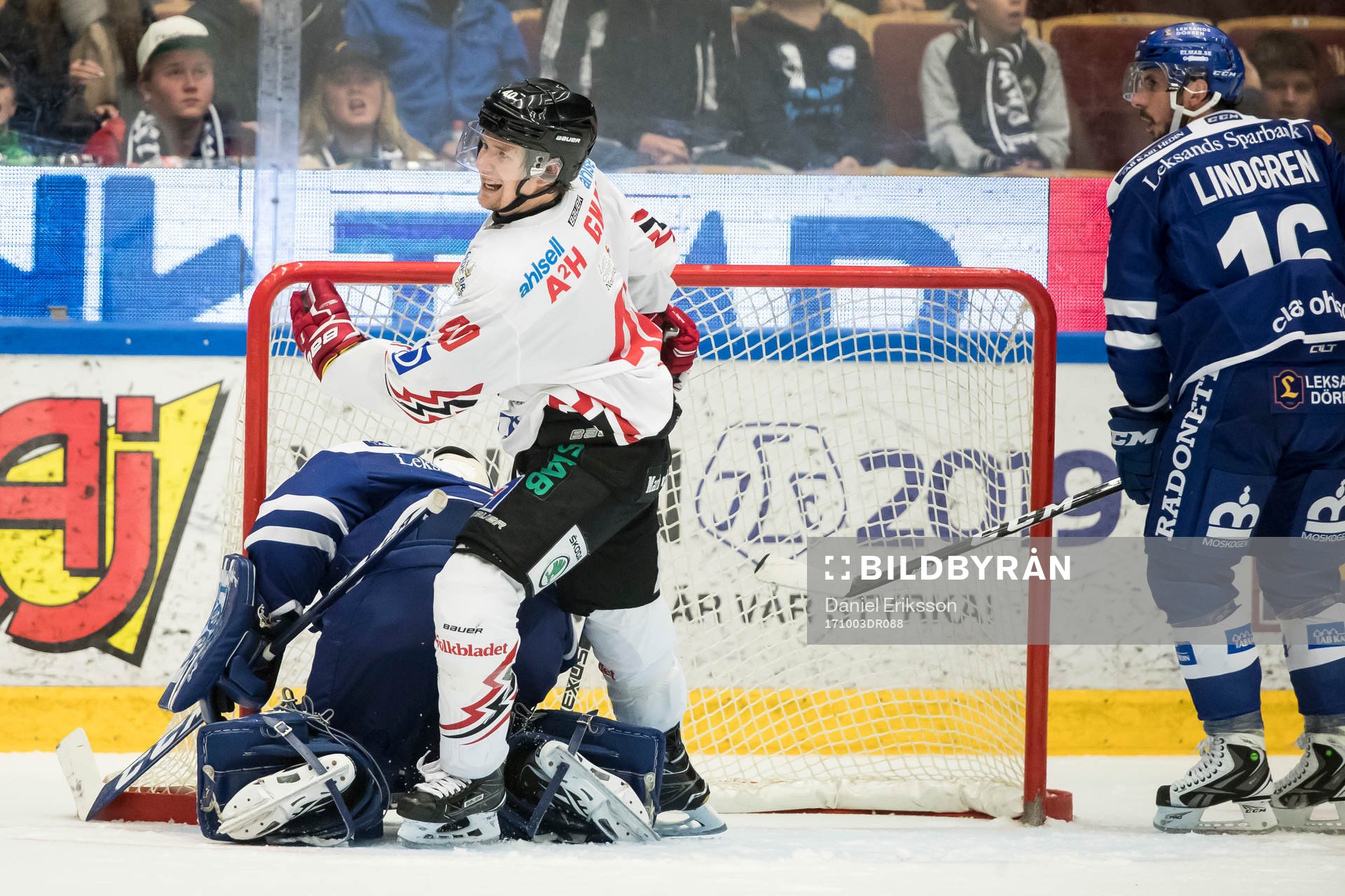 Vita Hästens Mattias Kalin jublar framför Leksands