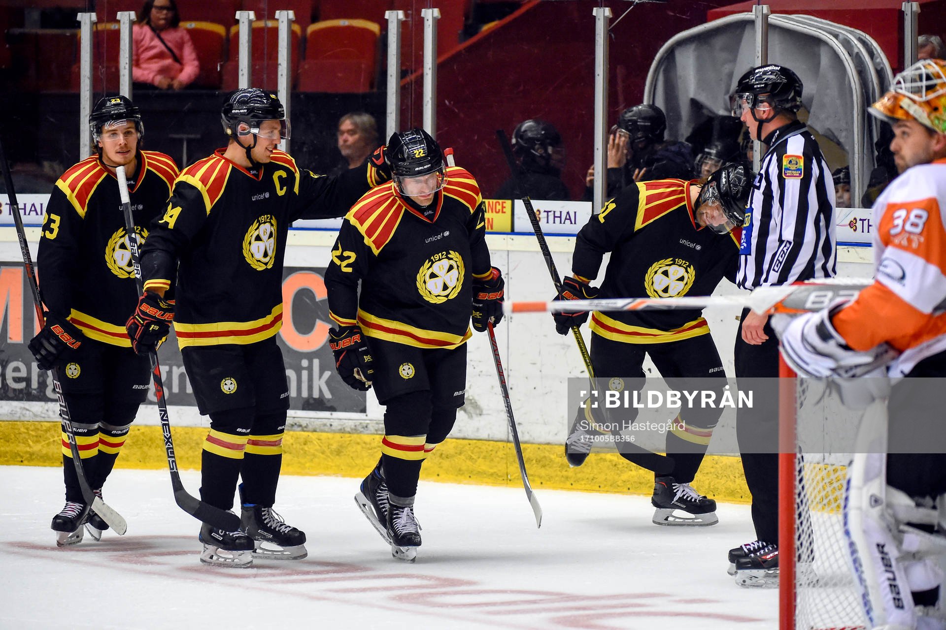 Brynäs Jacob Blomqvist och Jörgen Sundqvist jublar