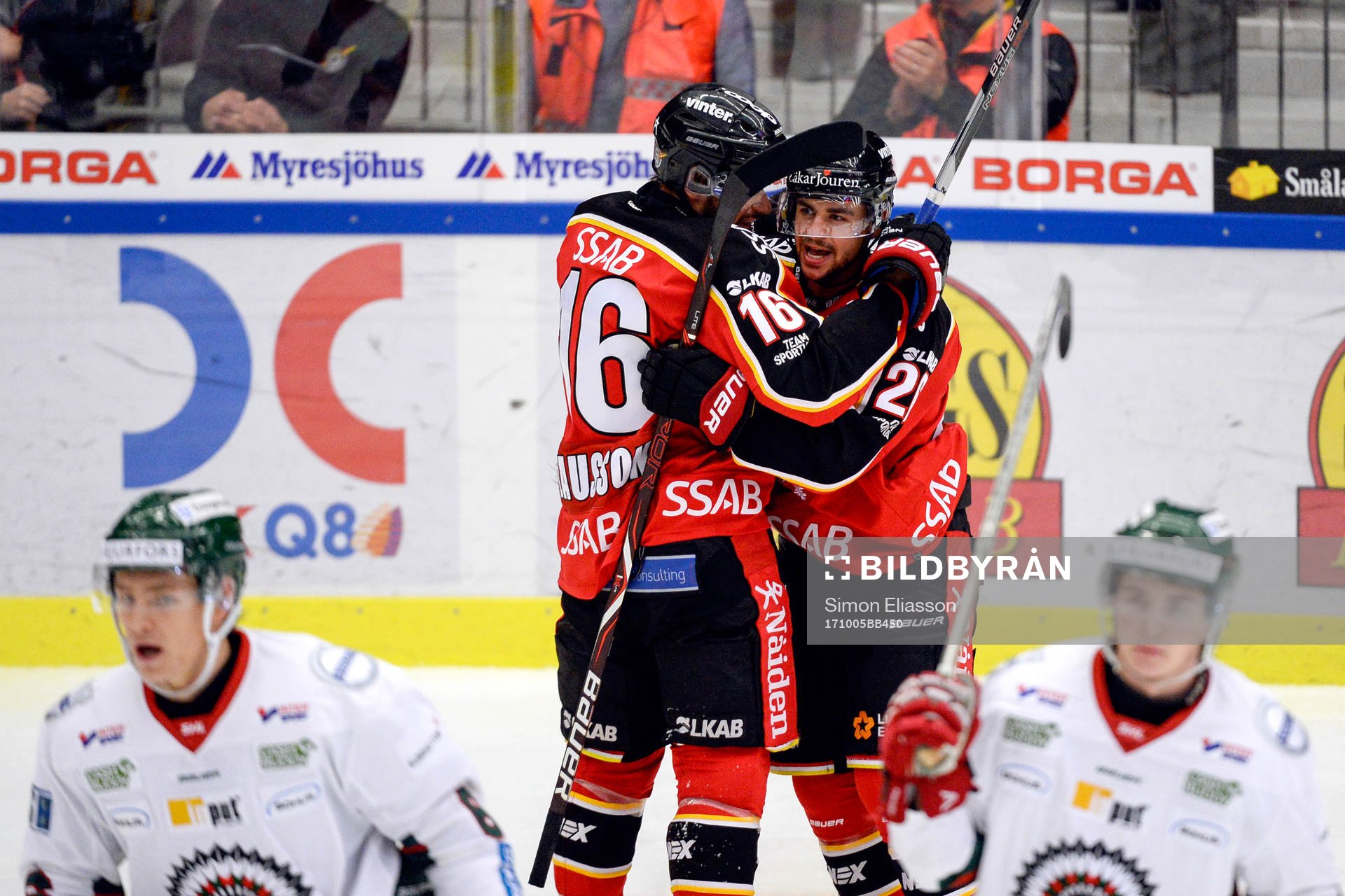 Luleås Niklas Olausson och Joey Hishon jublar