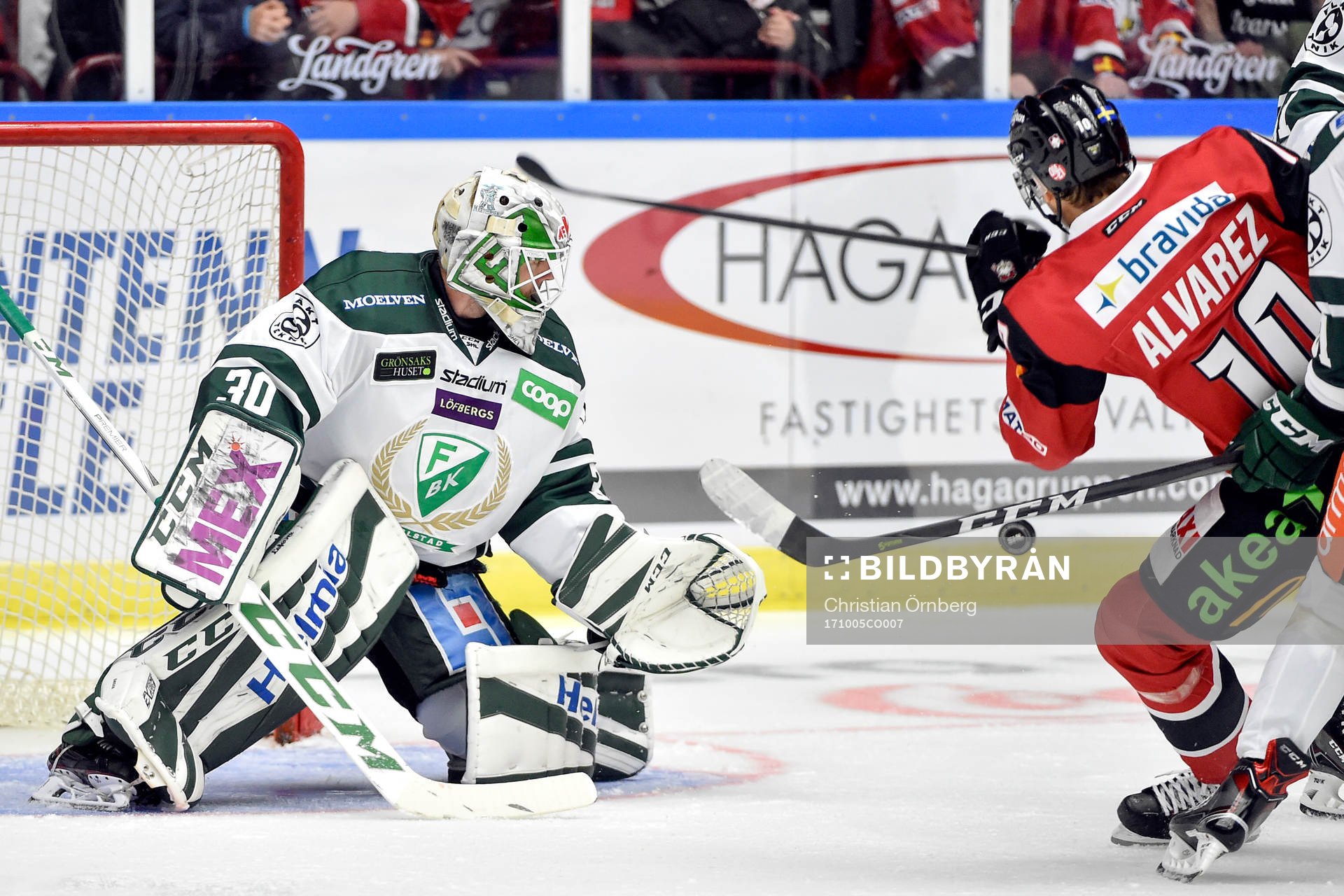 Malmö Redhawks Robin Alvarez och Färjestads målvakt Lars