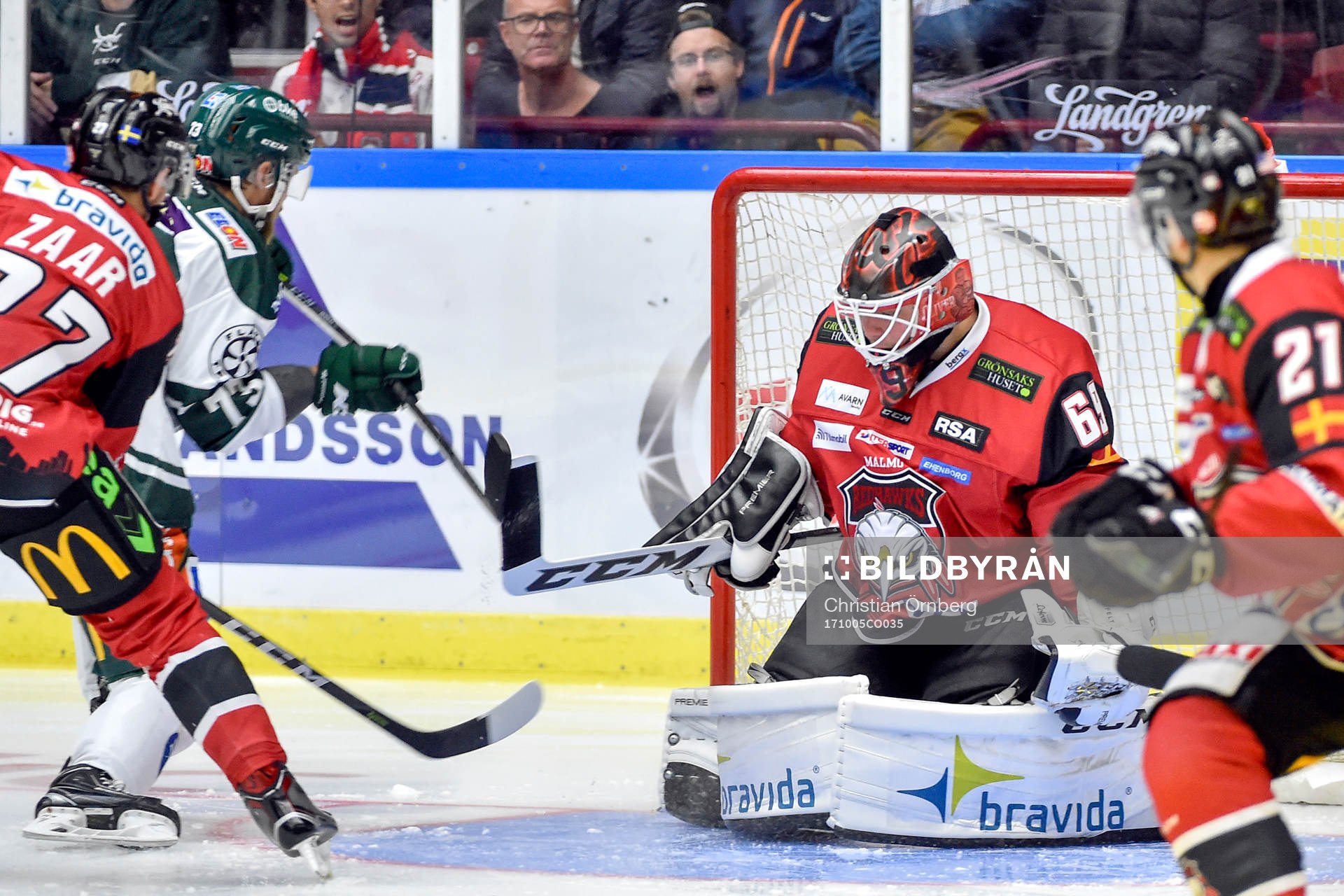 Färjestads Anton Grundel gör 1-1 bakom Malmö Redhawks