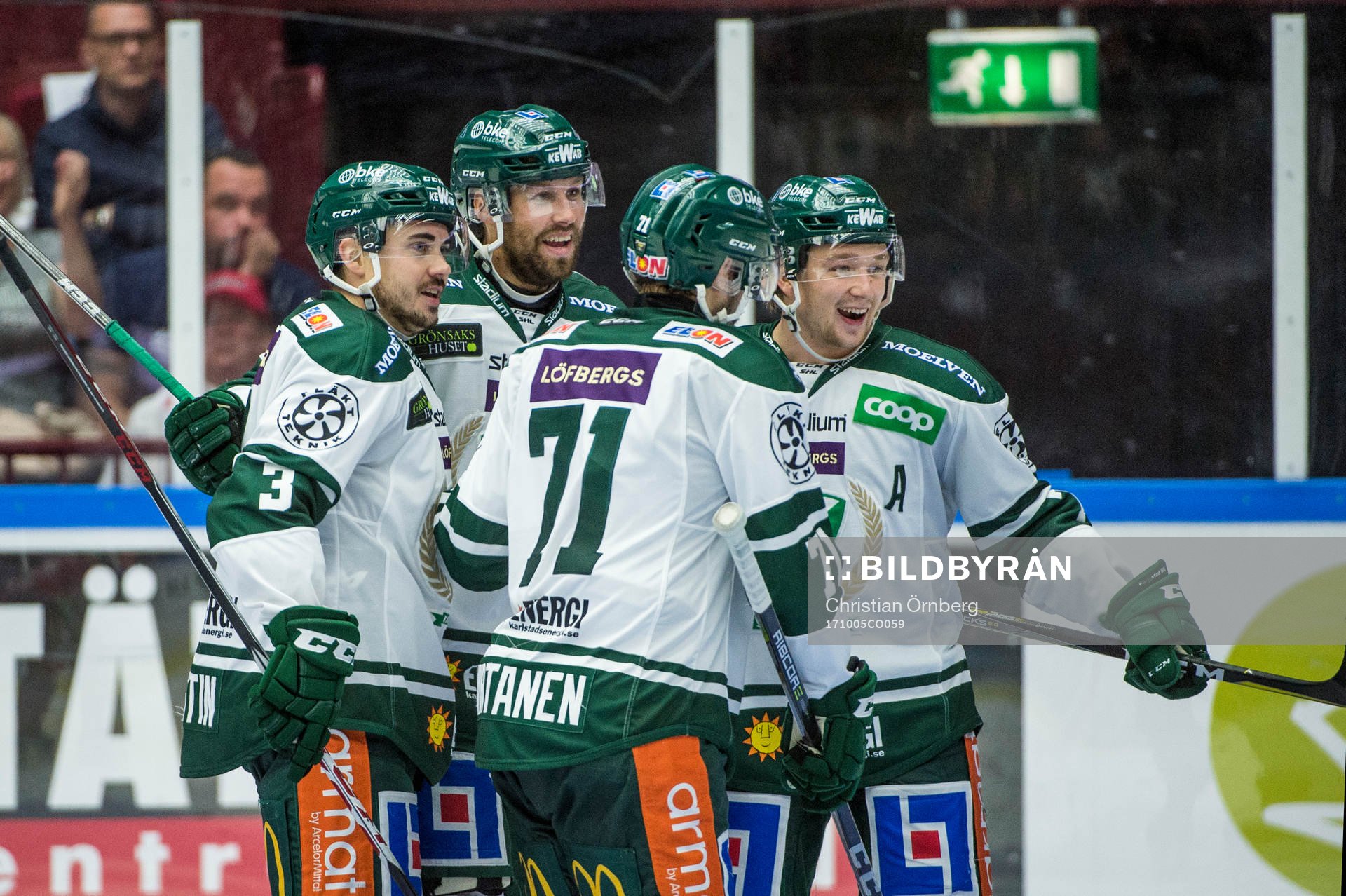 Färjestads Dick Axelsson jublar med Jens Westin, Jesse