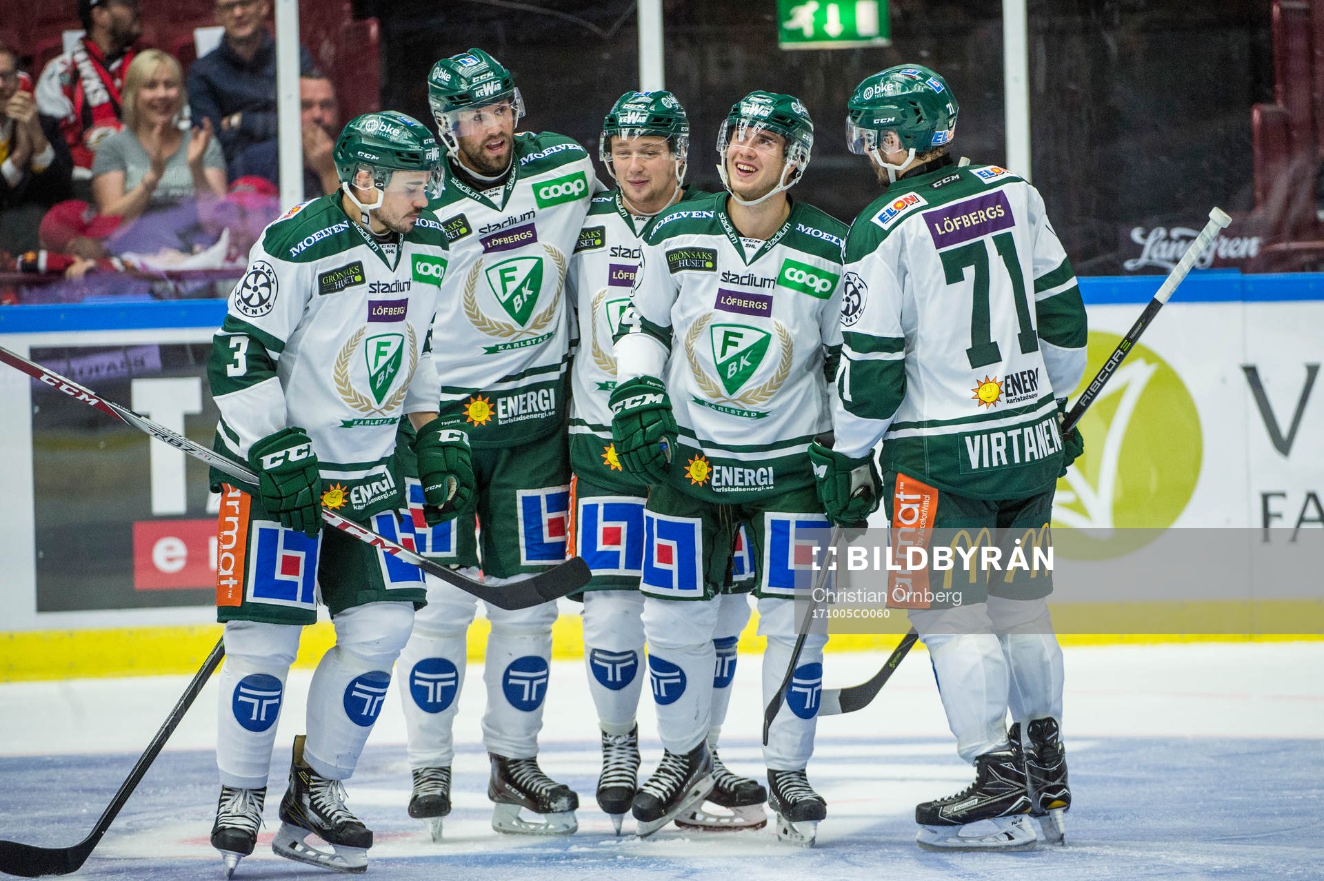 Färjestads Dick Axelsson jublar med Jens Westin, Jesse