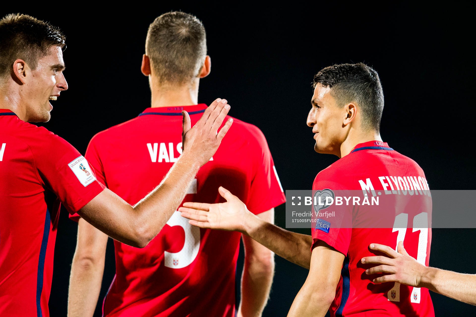 Mohamed Elyounoussi of Norway celebrates with his temates
