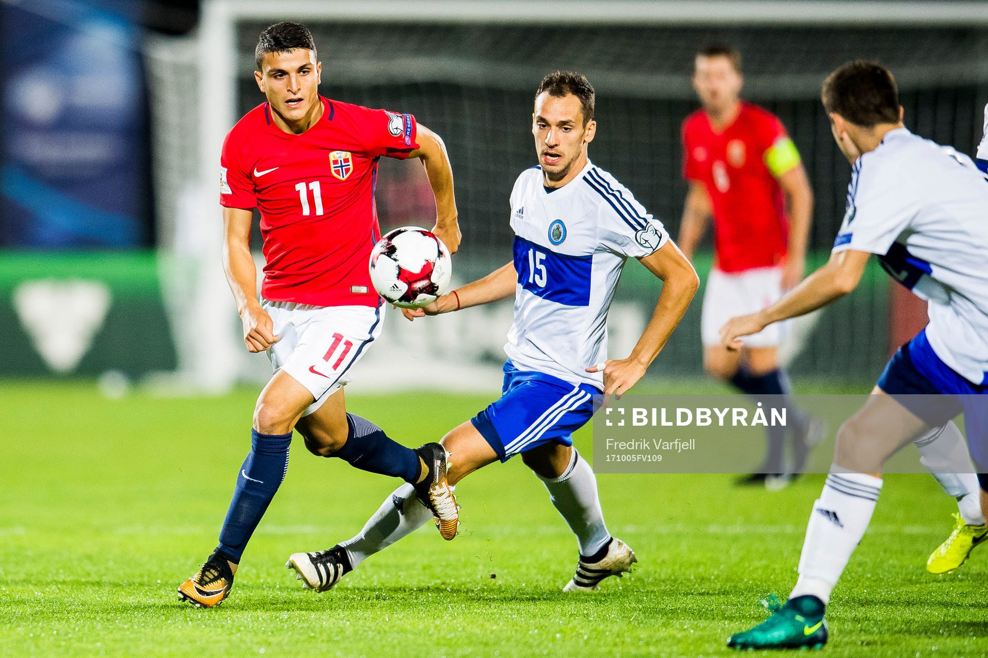 Mohamed Elyounoussi of Norway and Cristian Broil of San